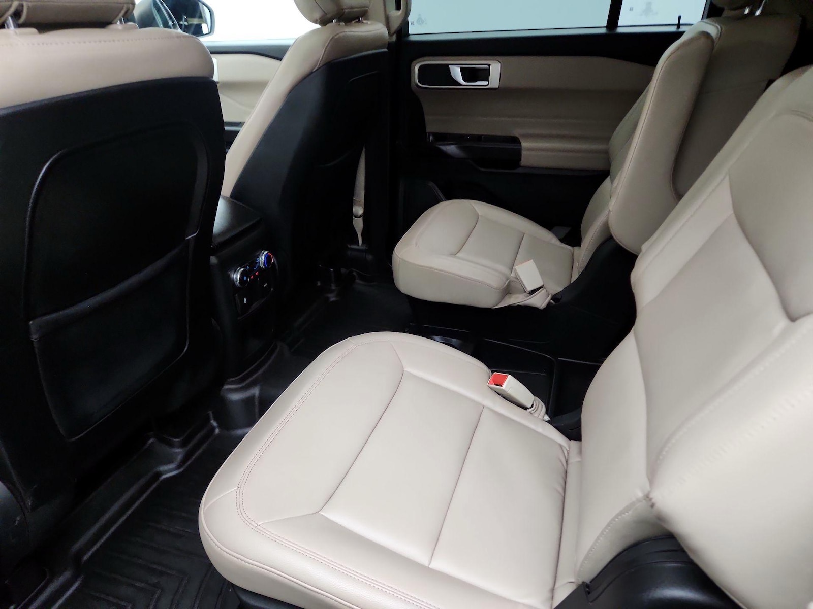 2020 Ford Explorer XLT - Photo 22