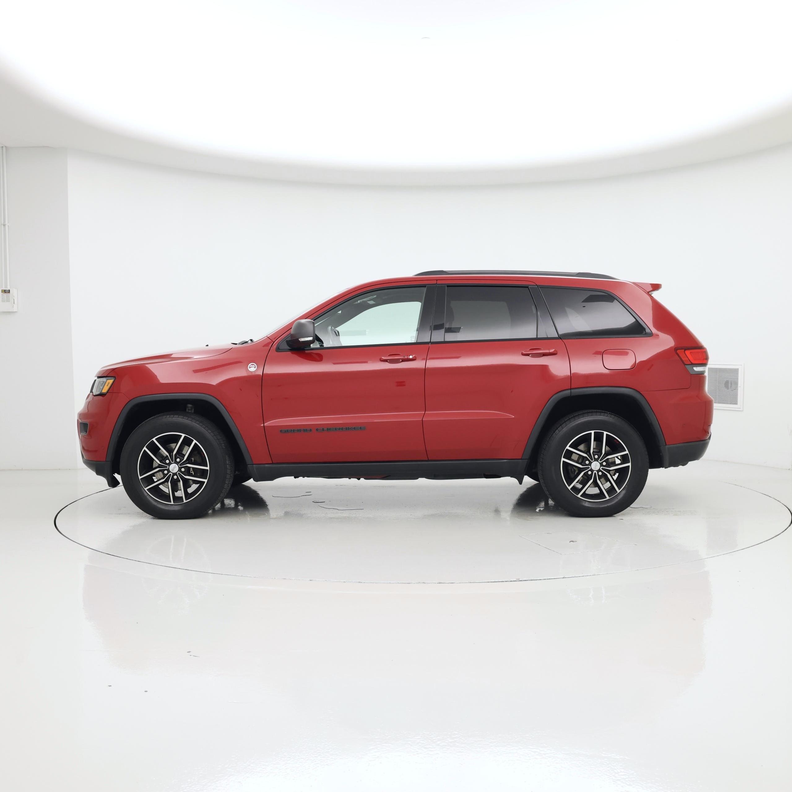 Thumbnail: 2017 Jeep Grand Cherokee - 3