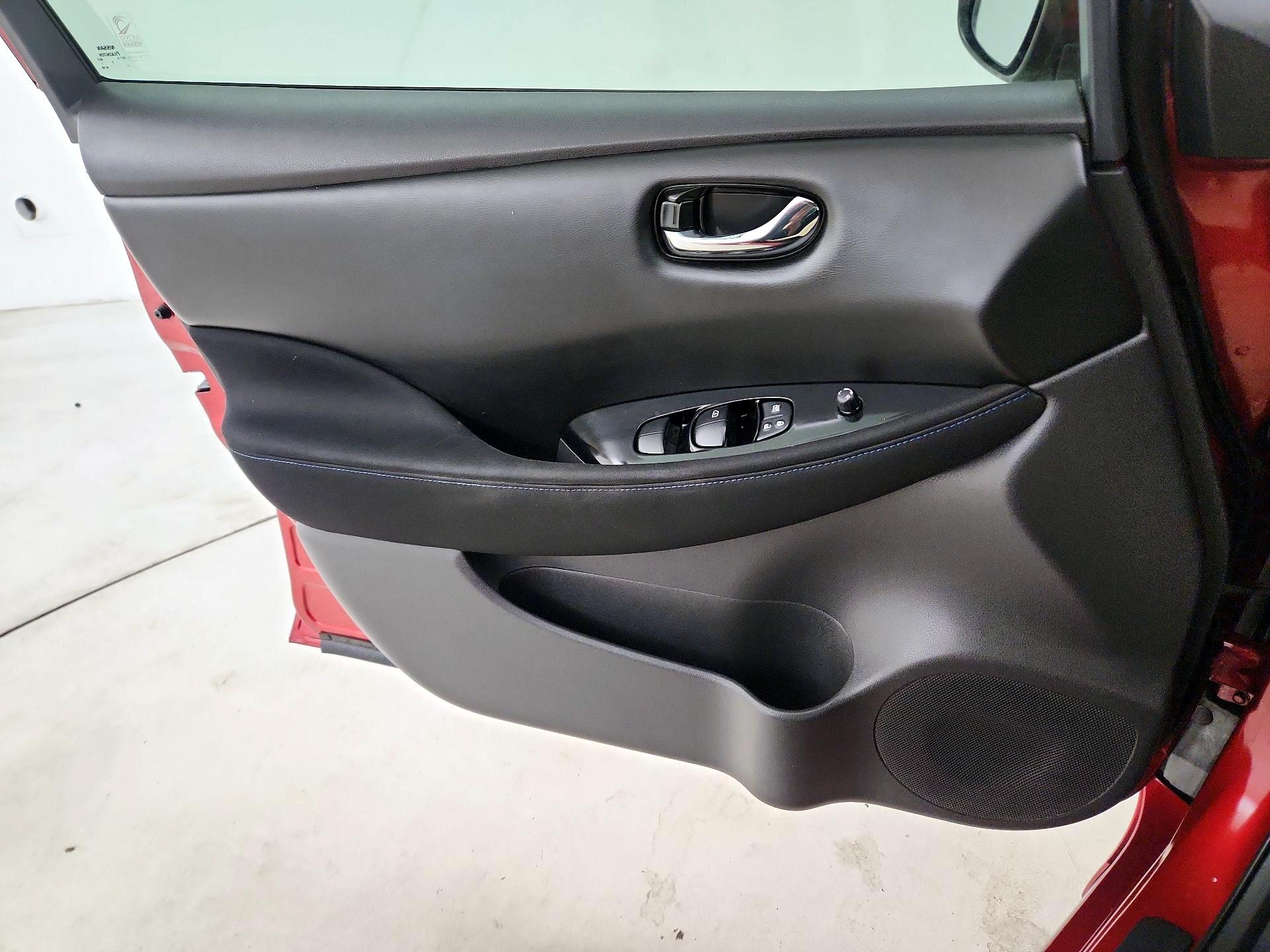 Thumbnail: 2019 Nissan Leaf - 12