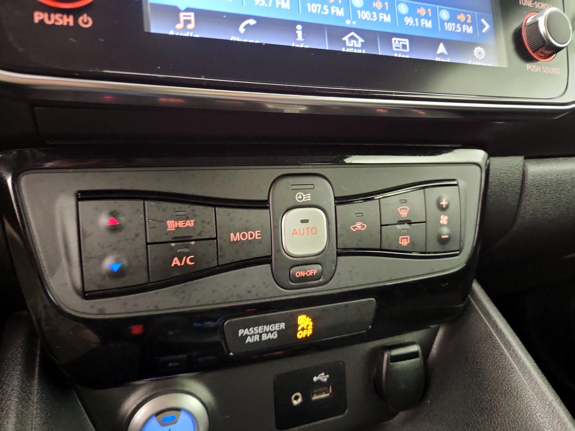 Thumbnail: 2019 Nissan Leaf - 17
