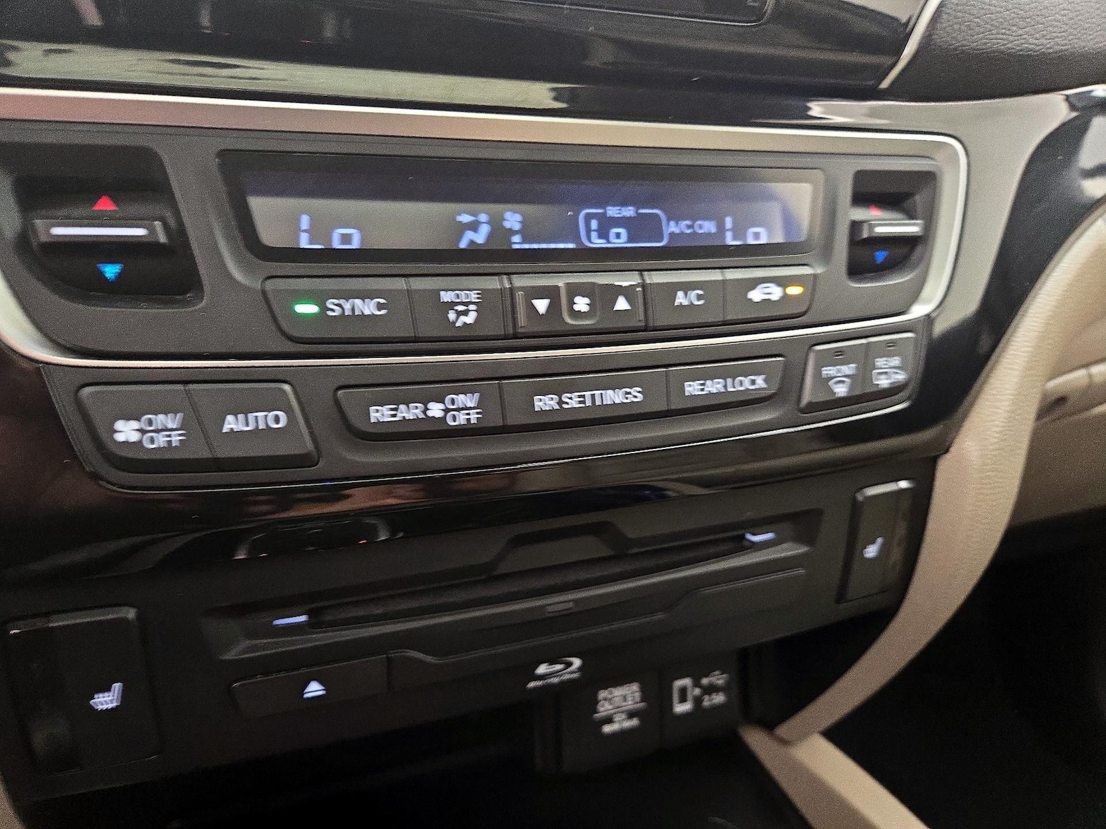 2020 Honda Pilot Touring - Photo 18