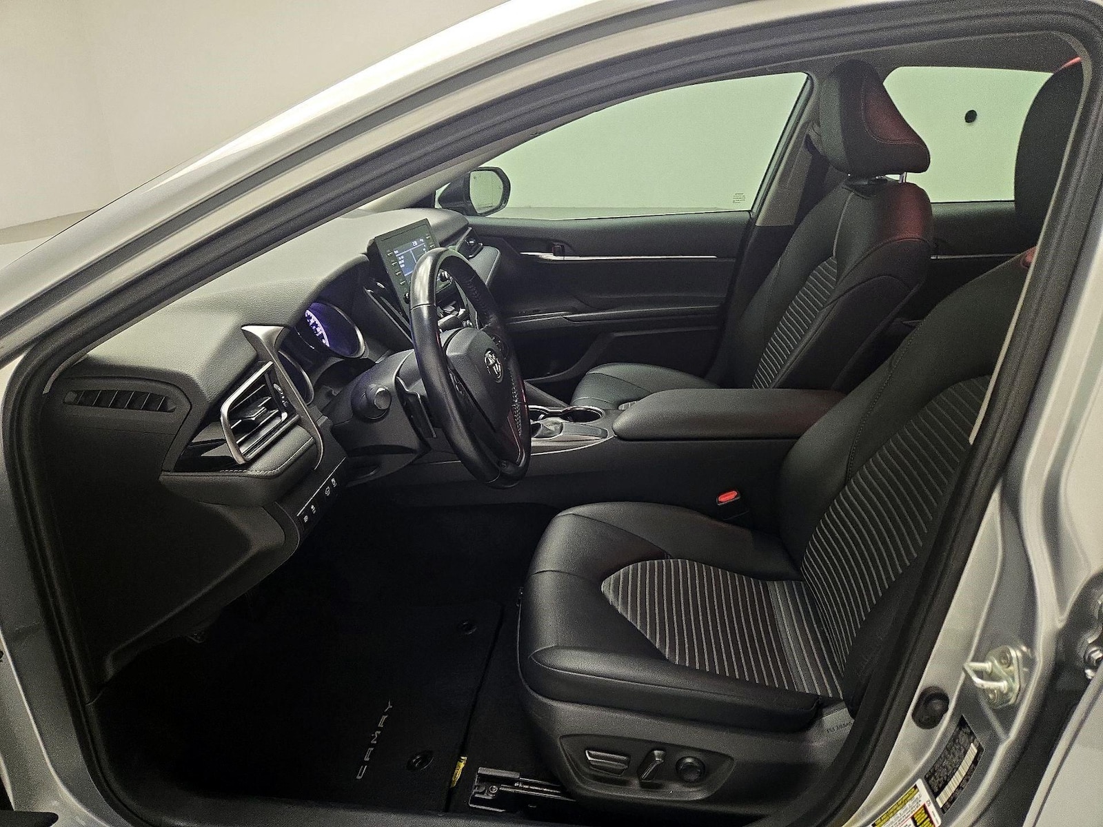 2021 Toyota Camry SE - Photo 10