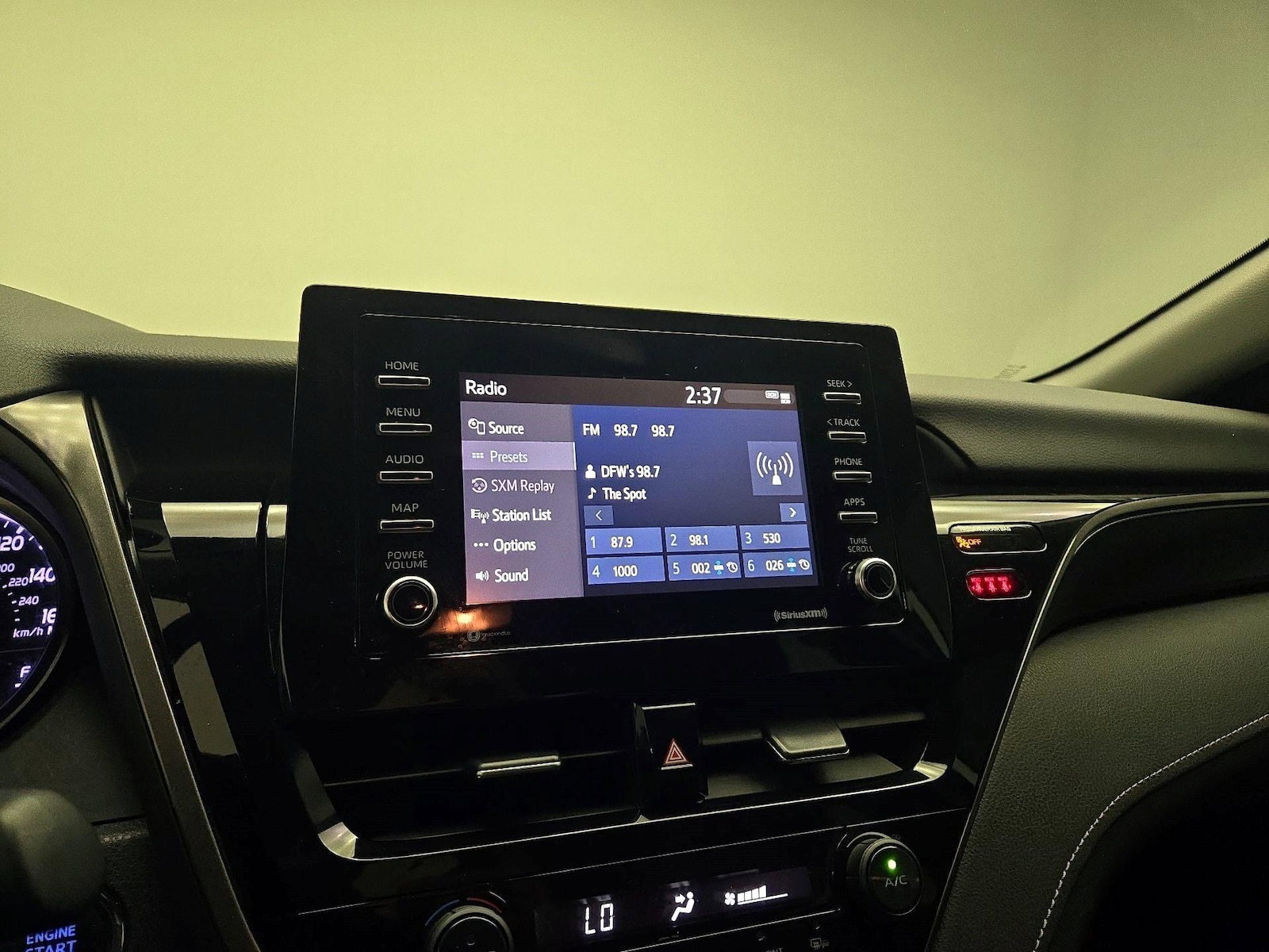 2021 Toyota Camry SE - Photo 14