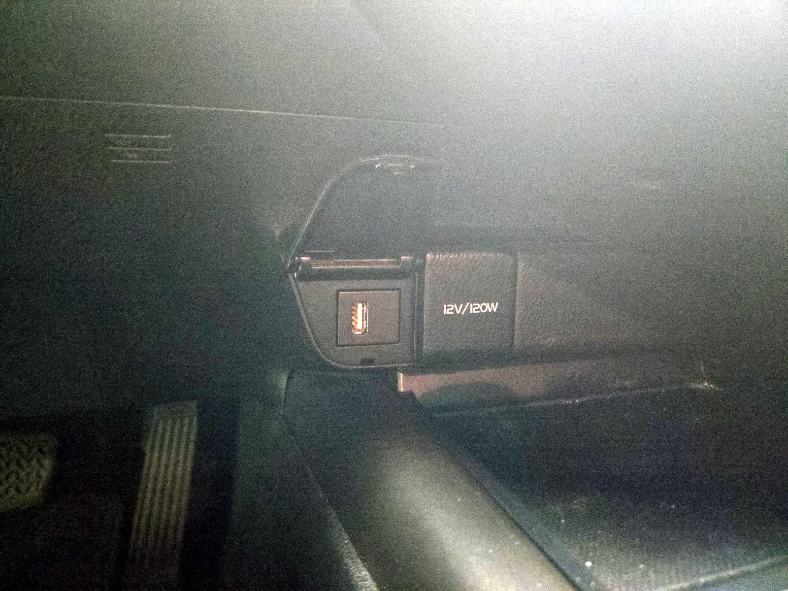 2021 Toyota Camry SE - Photo 17