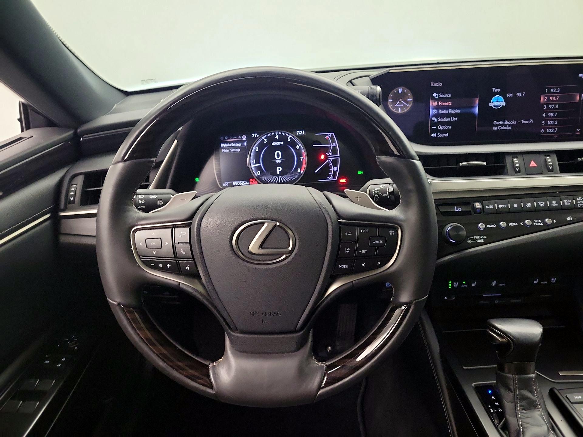 Thumbnail: 2019 Lexus ES - 10