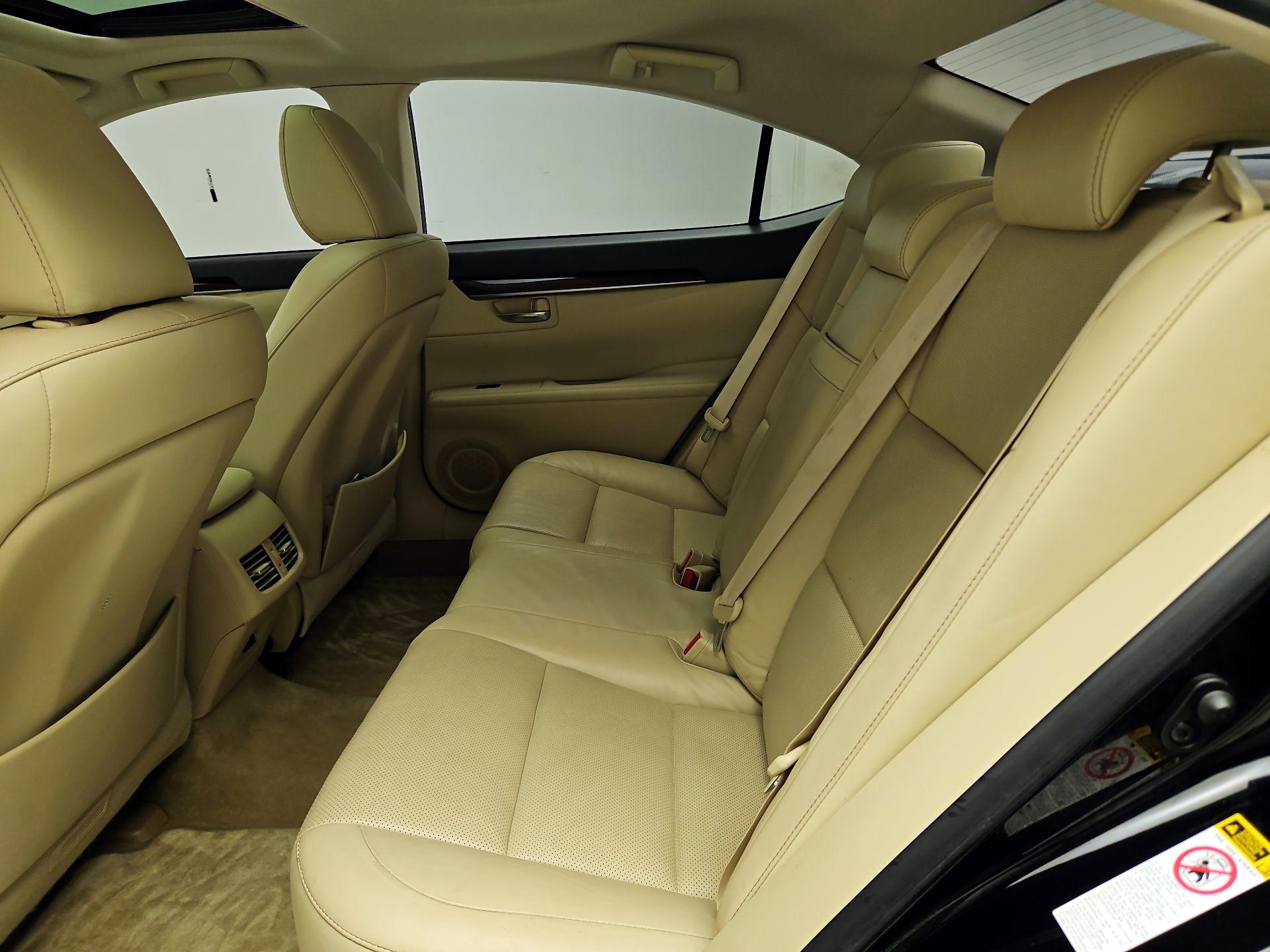 Thumbnail: 2015 Lexus ES - 20