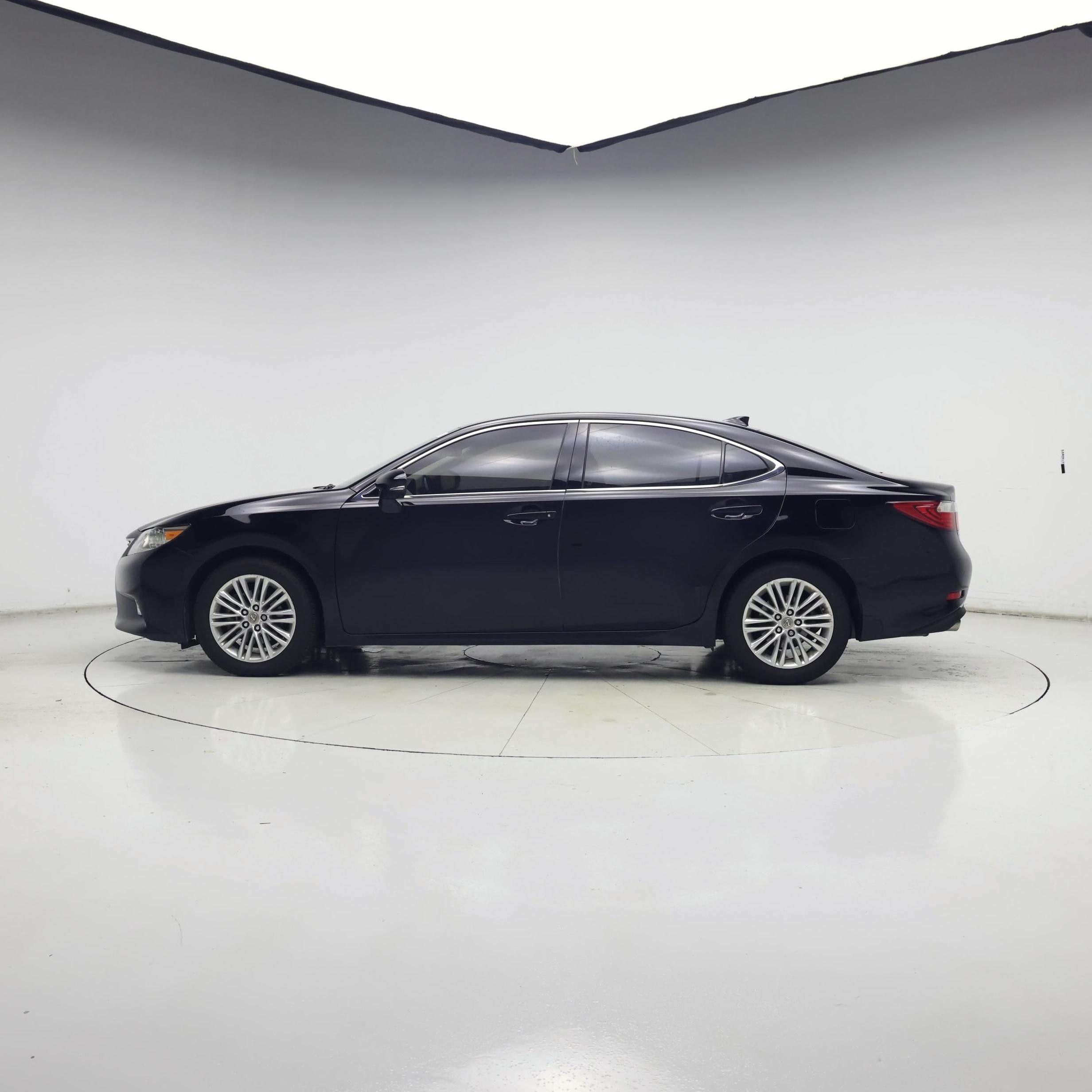 Thumbnail: 2015 Lexus ES - 3