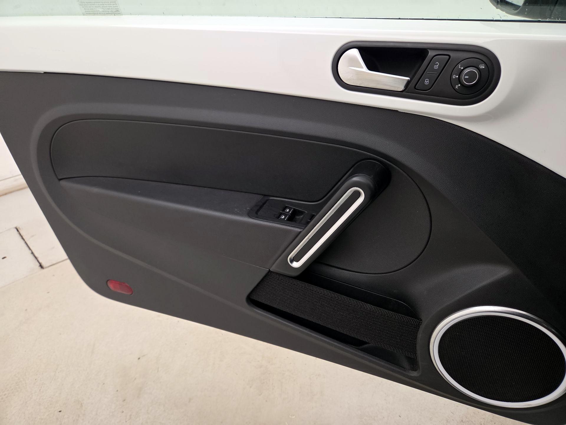 Thumbnail: 2019 Volkswagen Beetle - 12