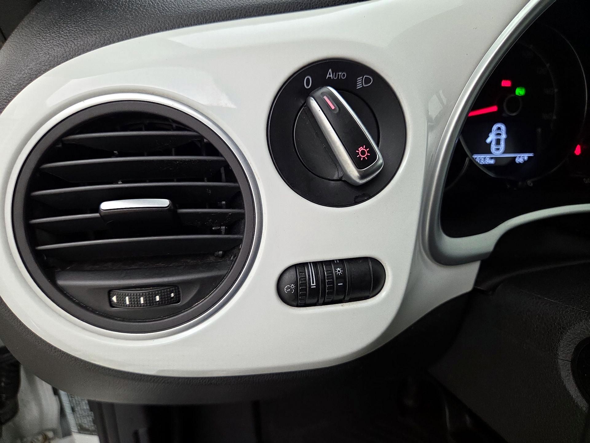 Thumbnail: 2019 Volkswagen Beetle - 13
