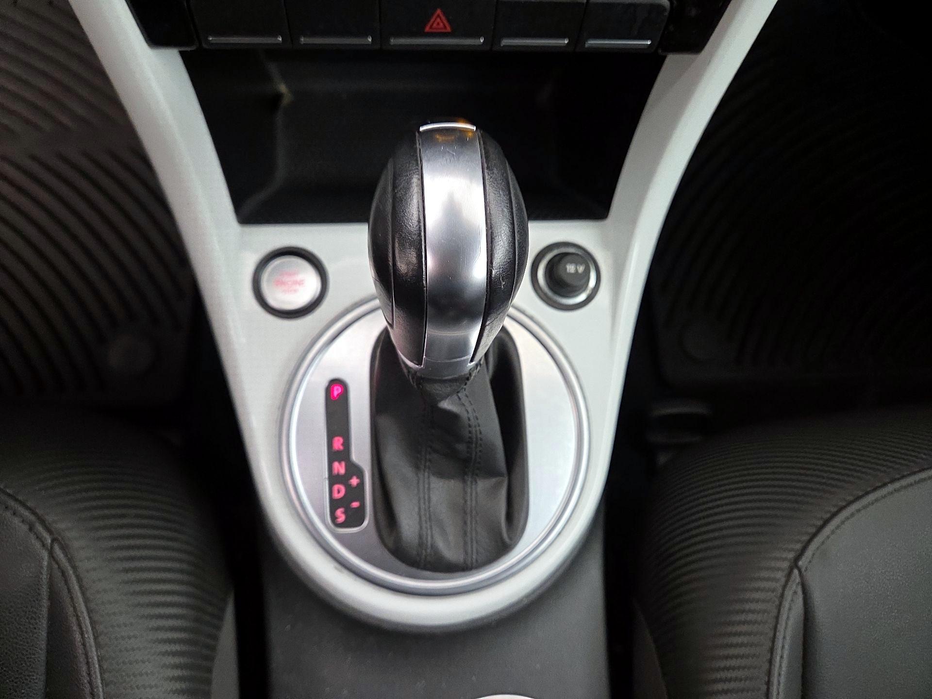 Thumbnail: 2019 Volkswagen Beetle - 17