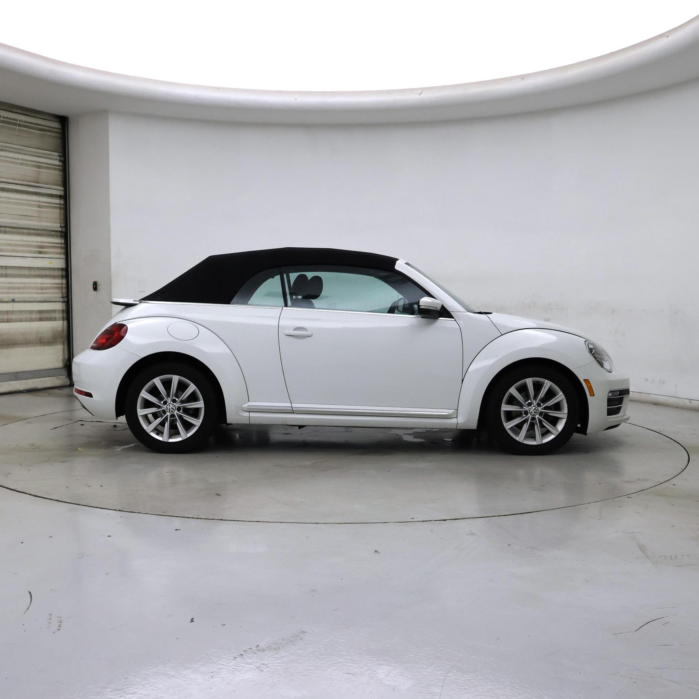 Thumbnail: 2019 Volkswagen Beetle - 7