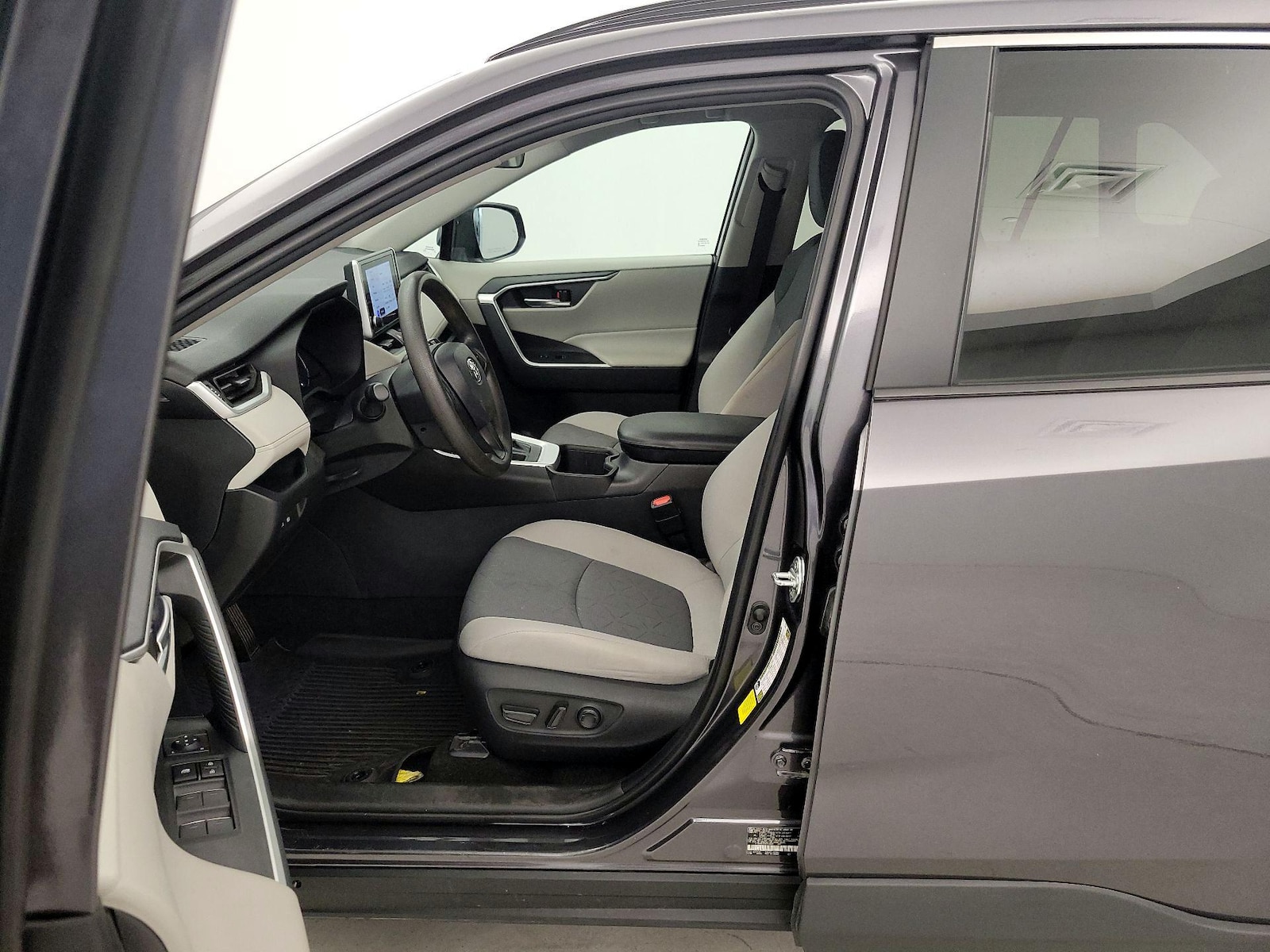 2024 Toyota RAV4 XLE - Photo 10