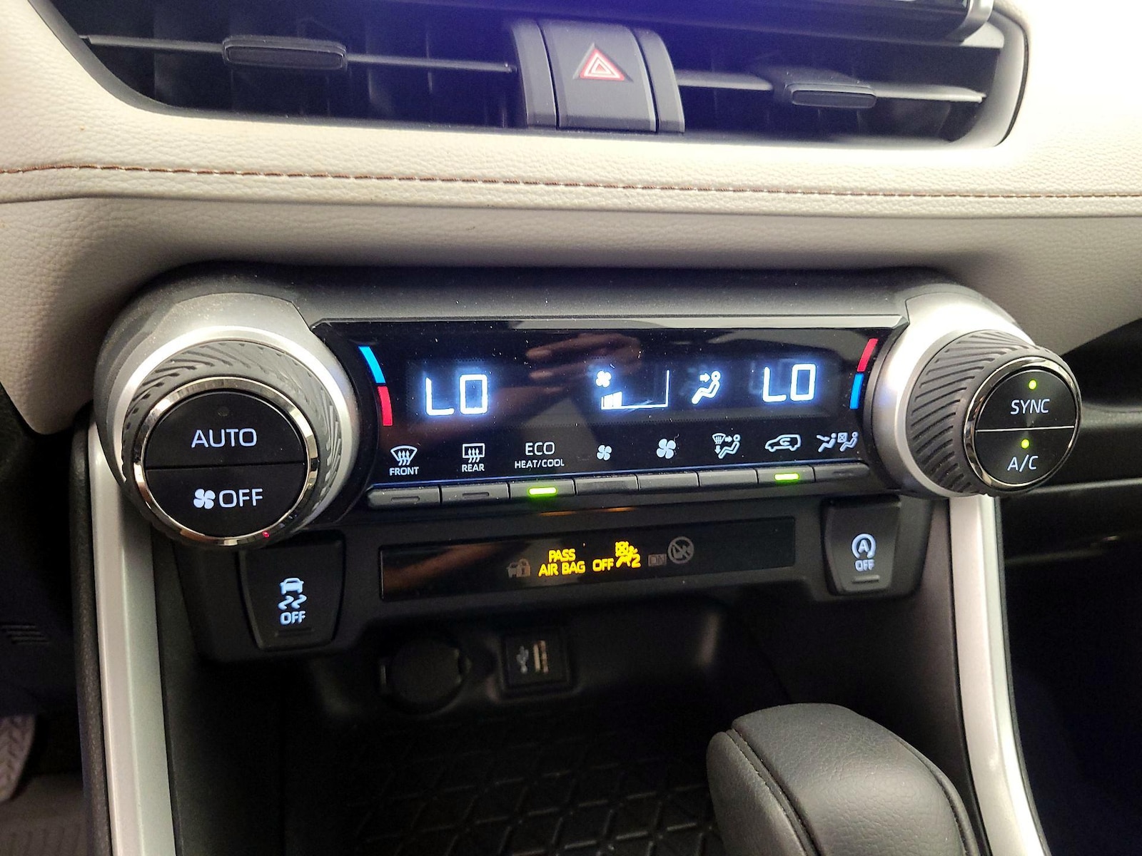 2024 Toyota RAV4 XLE - Photo 15