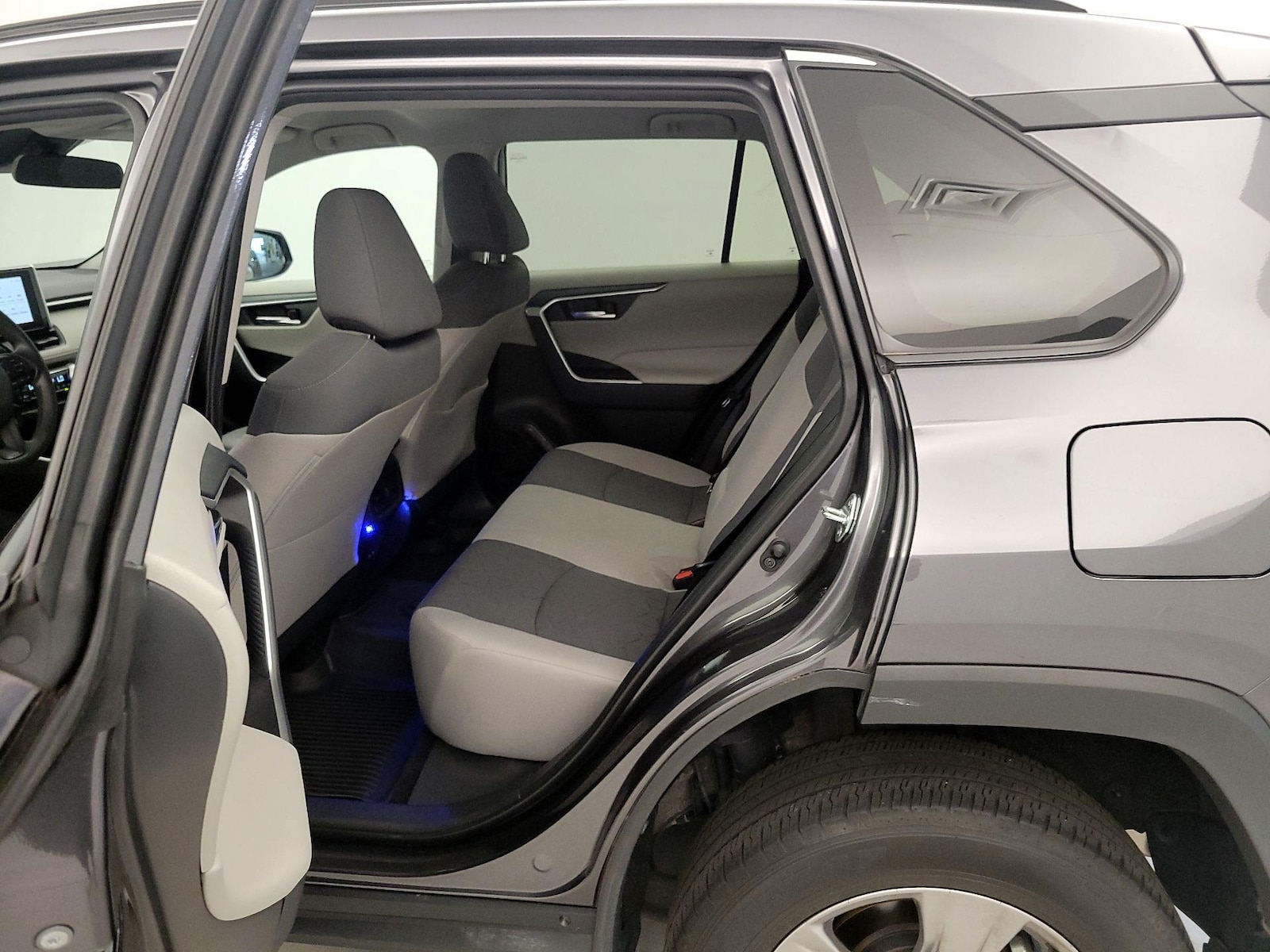 2024 Toyota RAV4 XLE - Photo 18