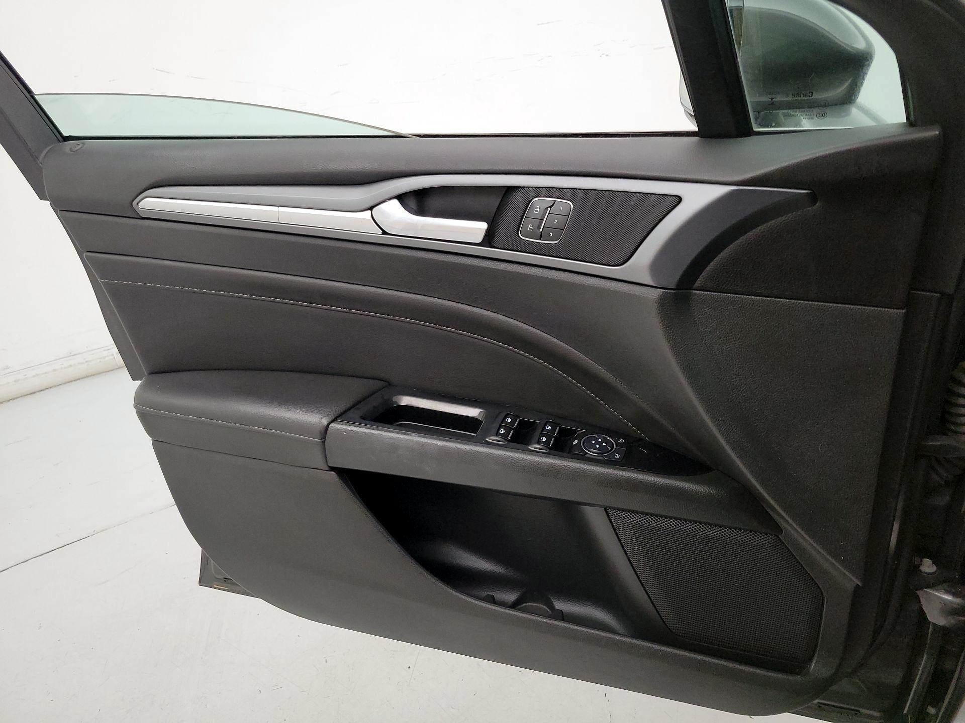 Thumbnail: 2015 Ford Fusion - 12