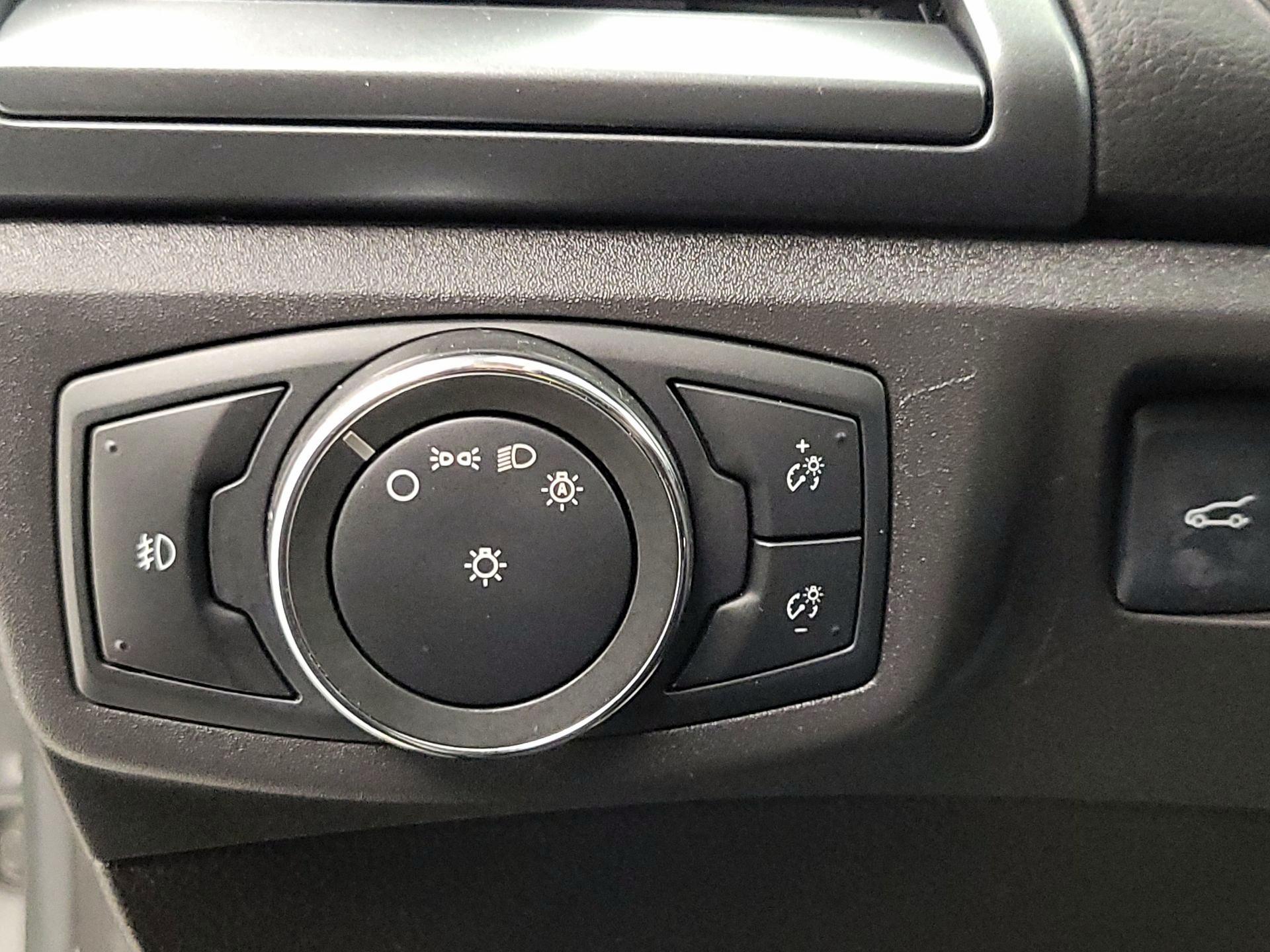 Thumbnail: 2015 Ford Fusion - 13