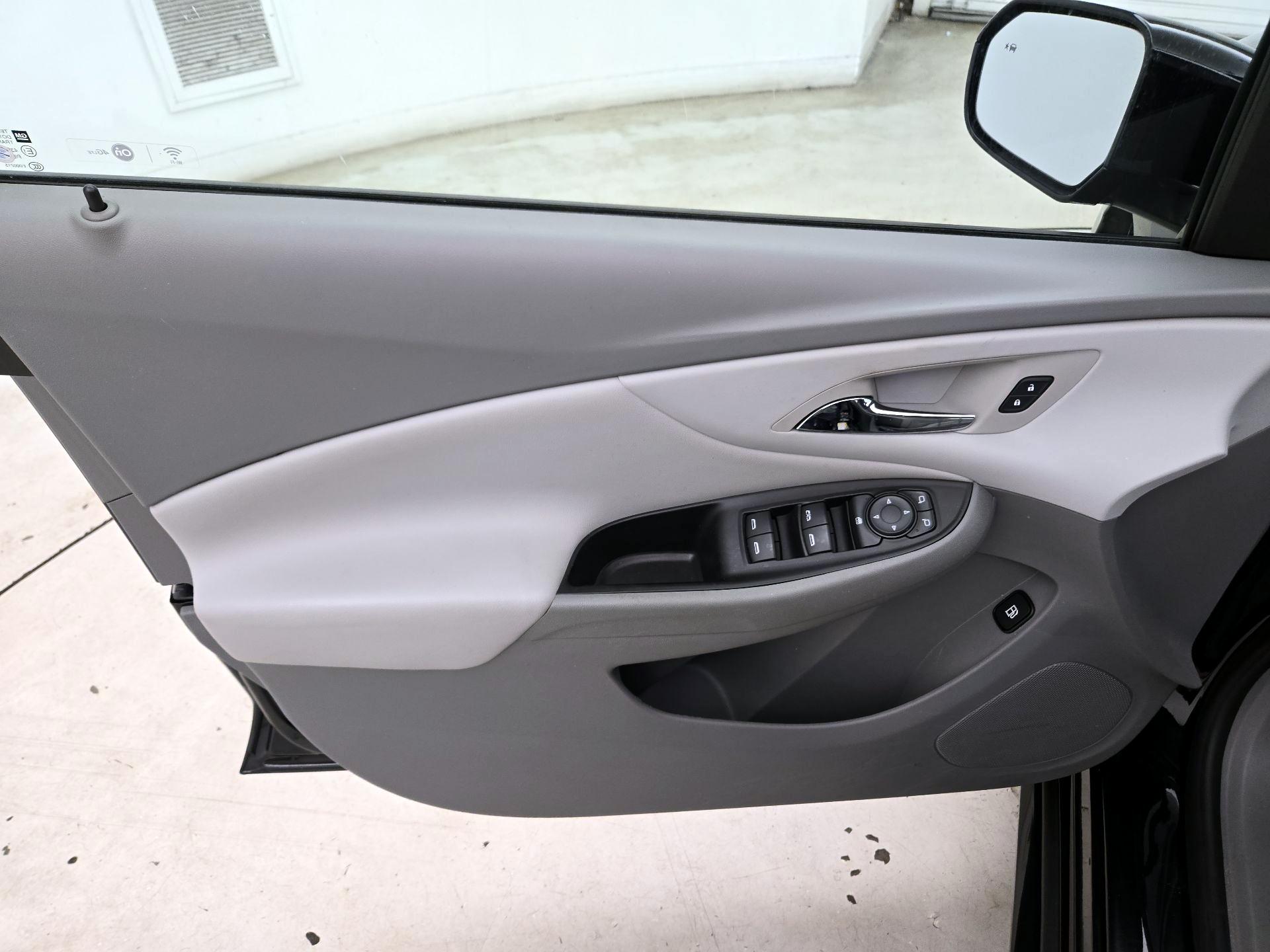 Thumbnail: 2018 Chevrolet Volt - 12