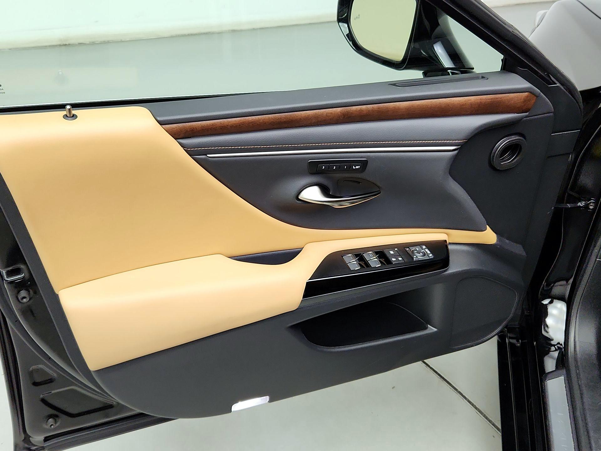 Thumbnail: 2024 Lexus ES - 10