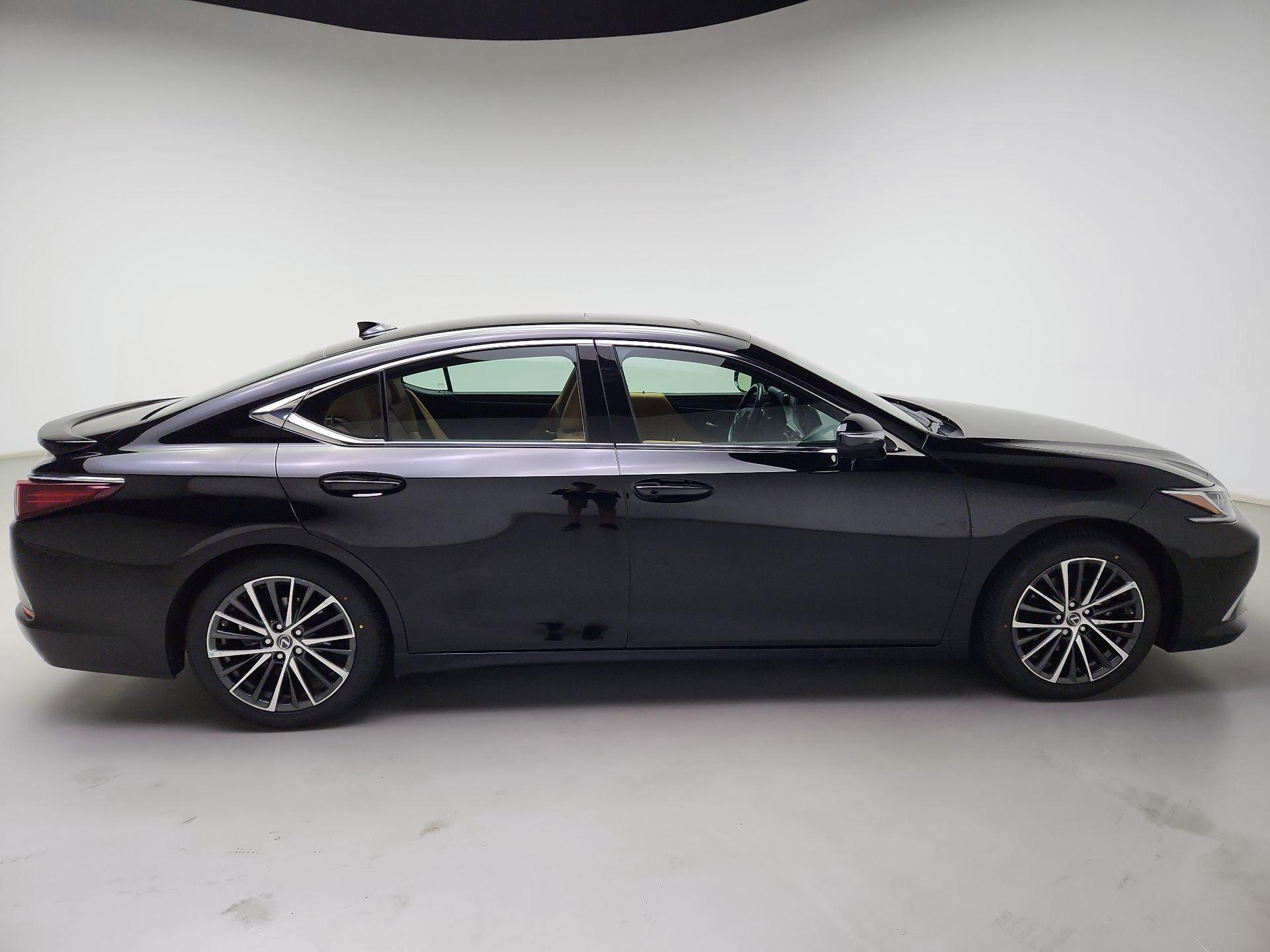 Thumbnail: 2024 Lexus ES - 4