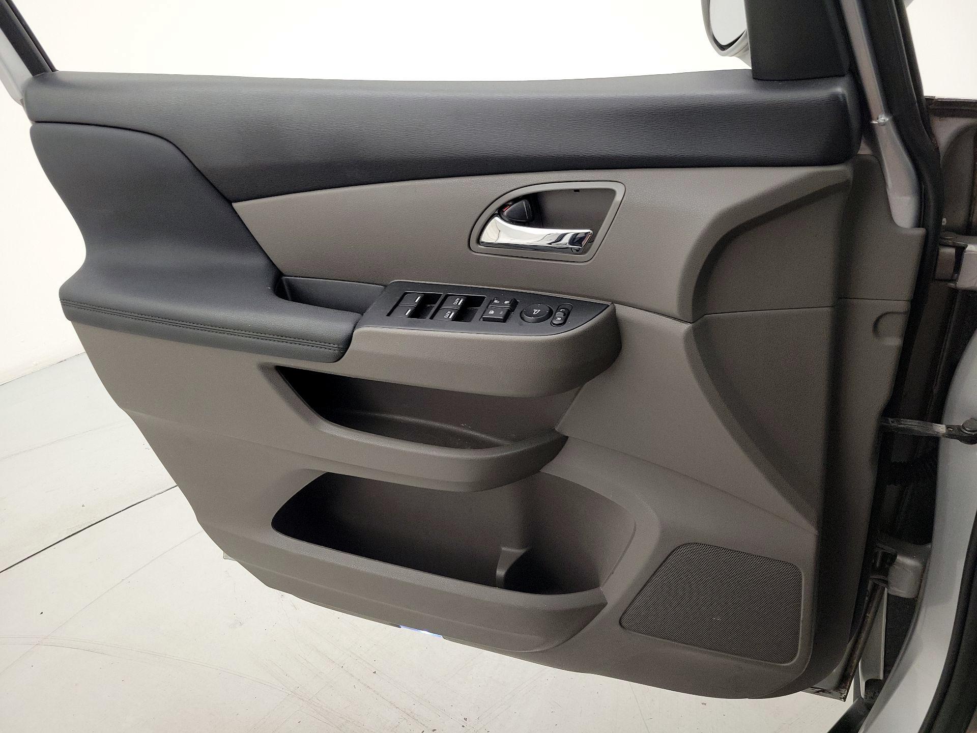 Thumbnail: 2015 Honda Odyssey - 12
