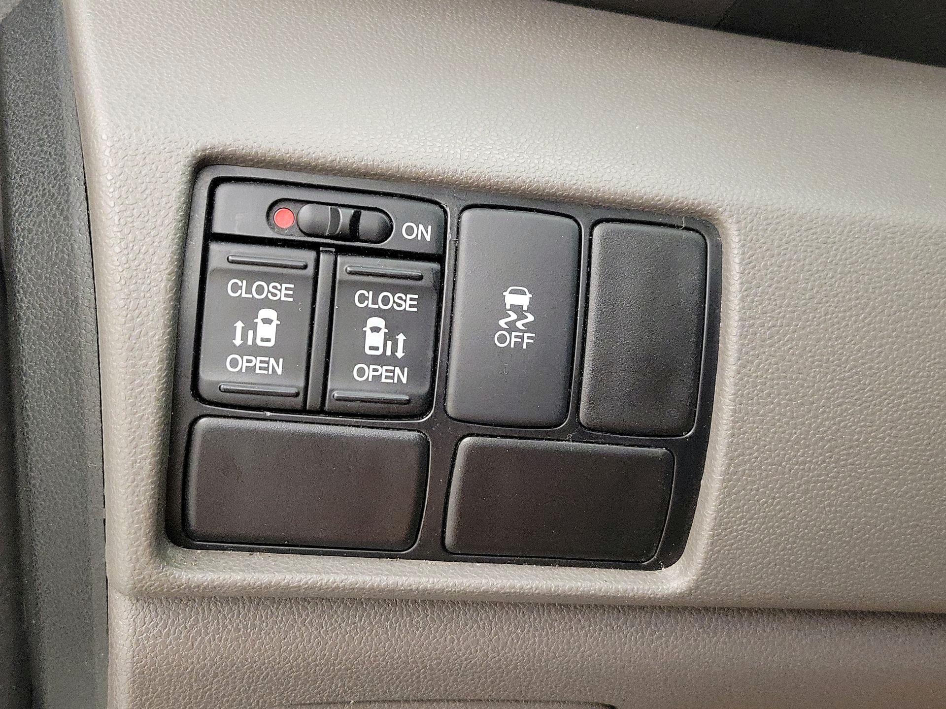 Thumbnail: 2015 Honda Odyssey - 13