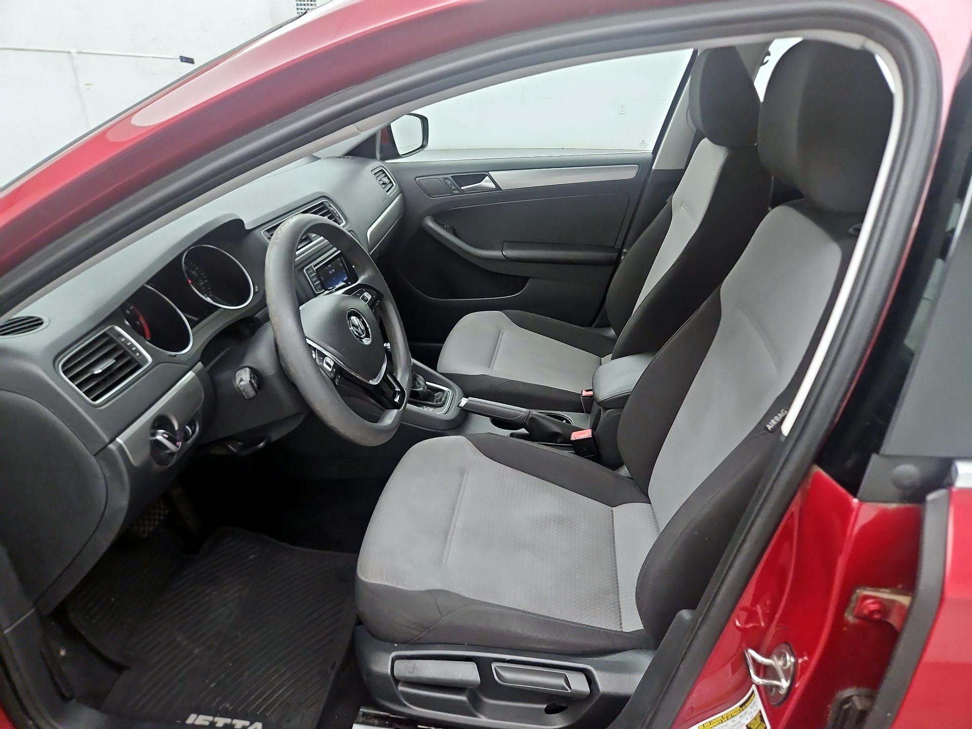 Thumbnail: 2017 Volkswagen Jetta - 9