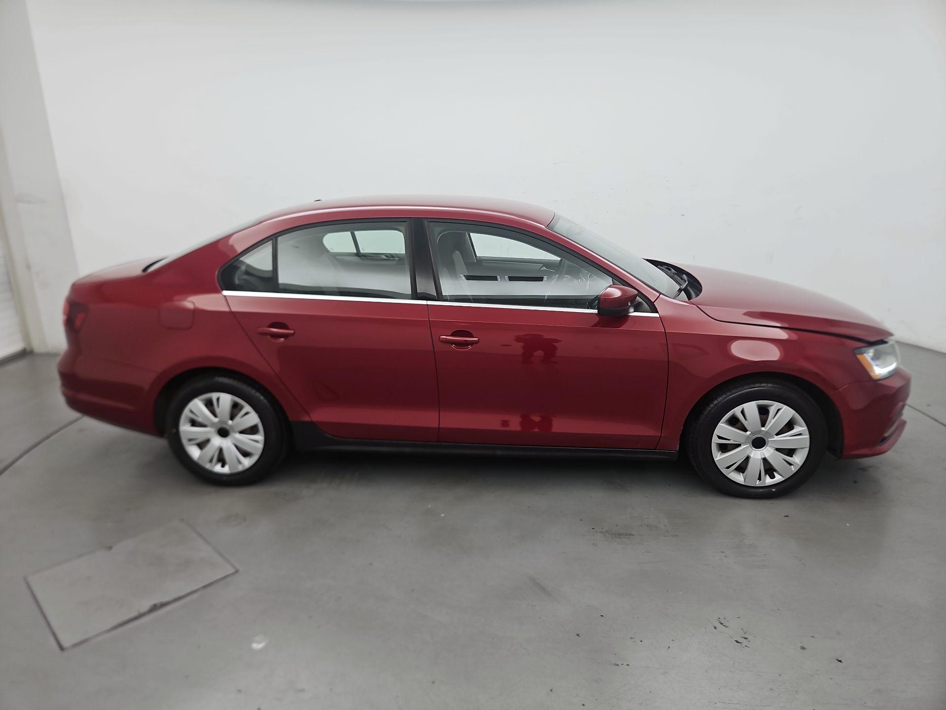 Thumbnail: 2017 Volkswagen Jetta - 4