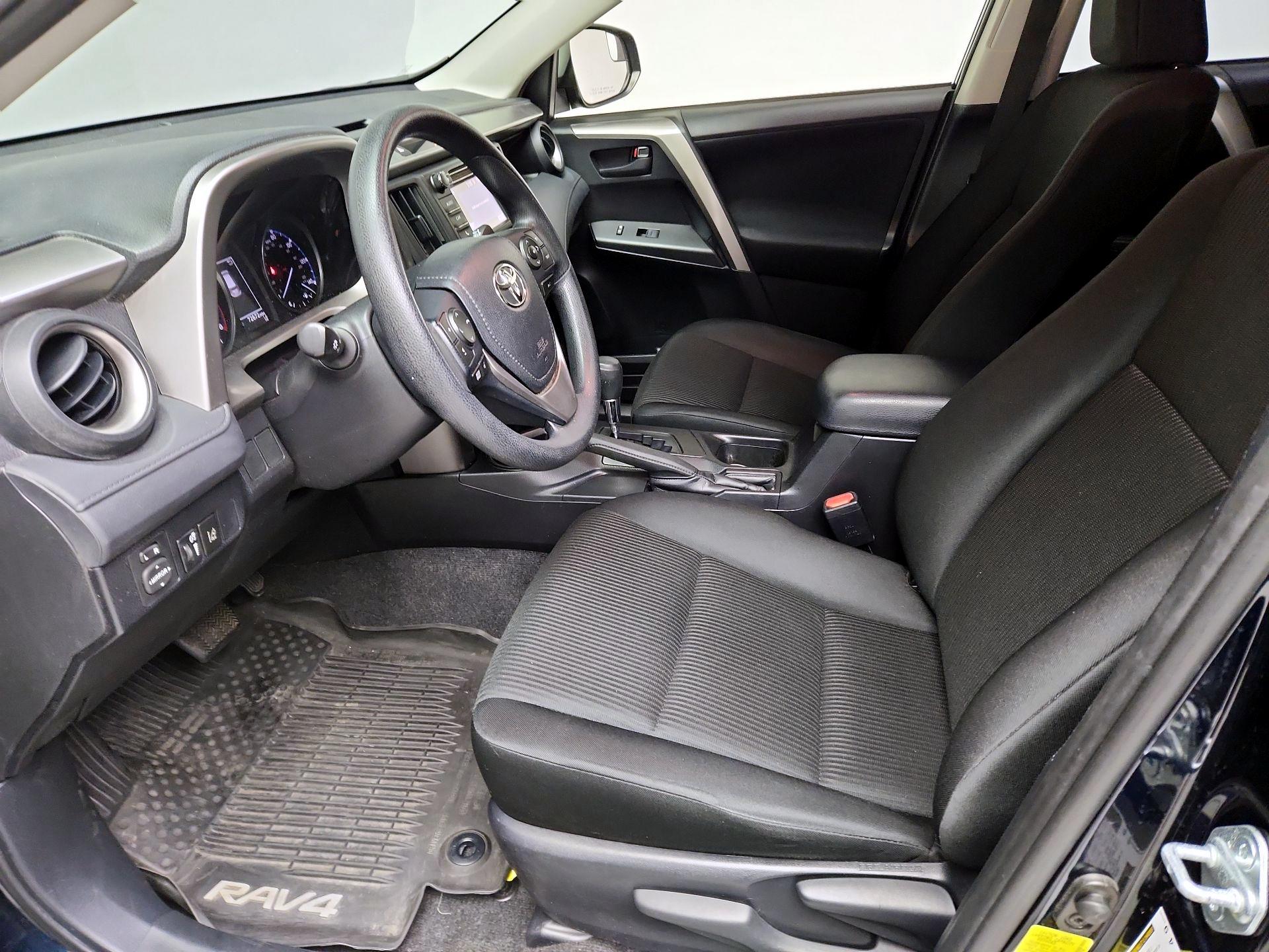 Thumbnail: 2017 Toyota RAV4 - 9