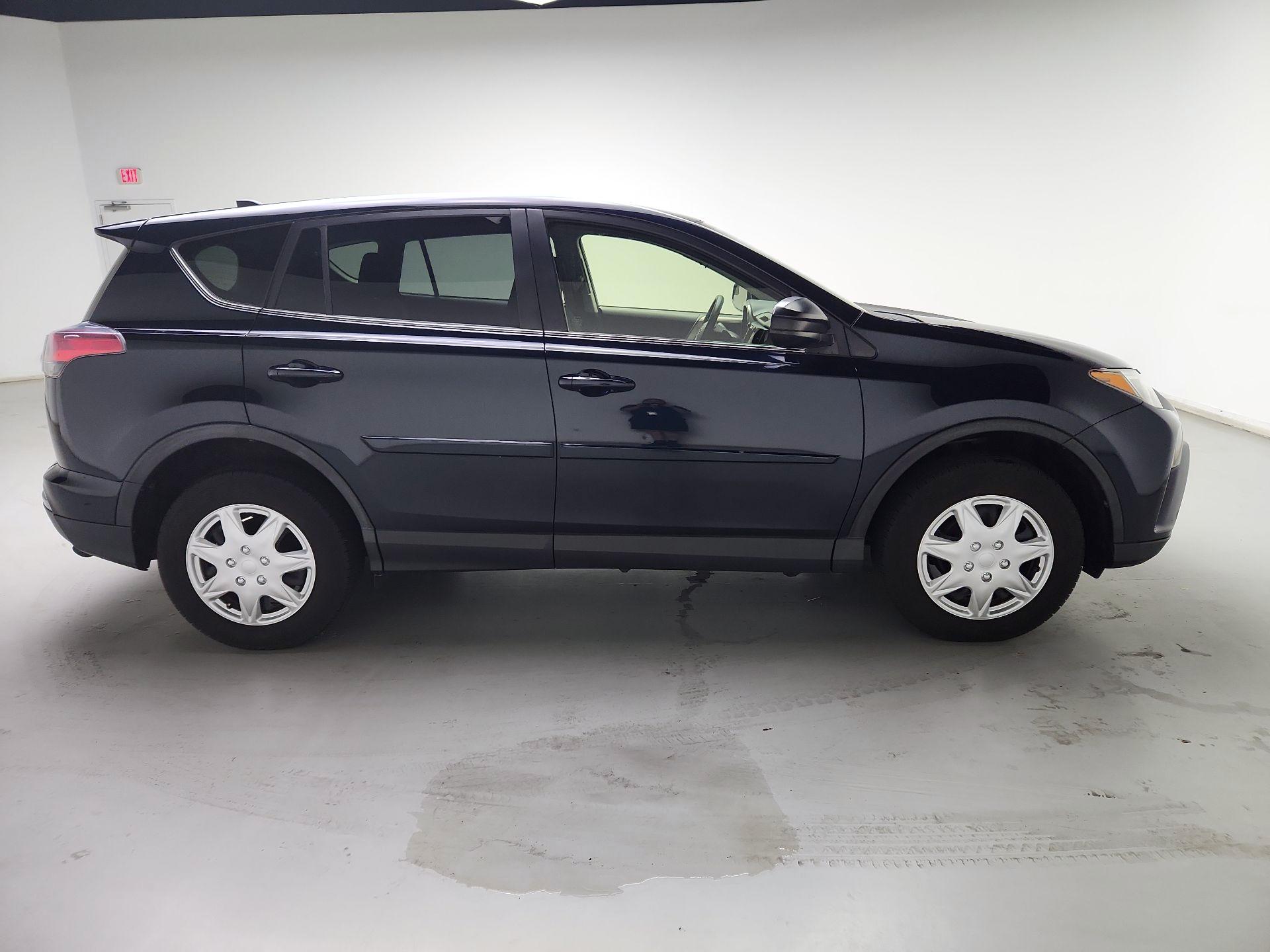 Thumbnail: 2017 Toyota RAV4 - 4