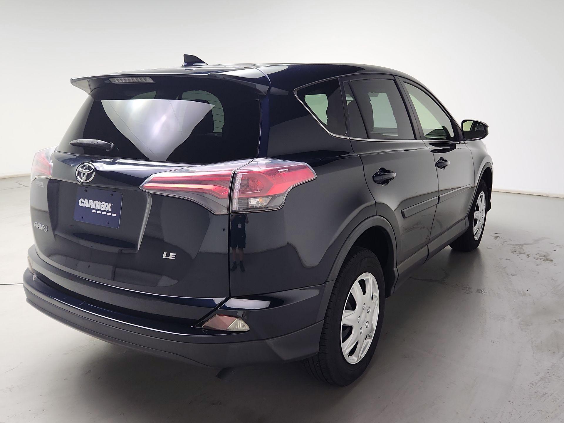 Thumbnail: 2017 Toyota RAV4 - 5