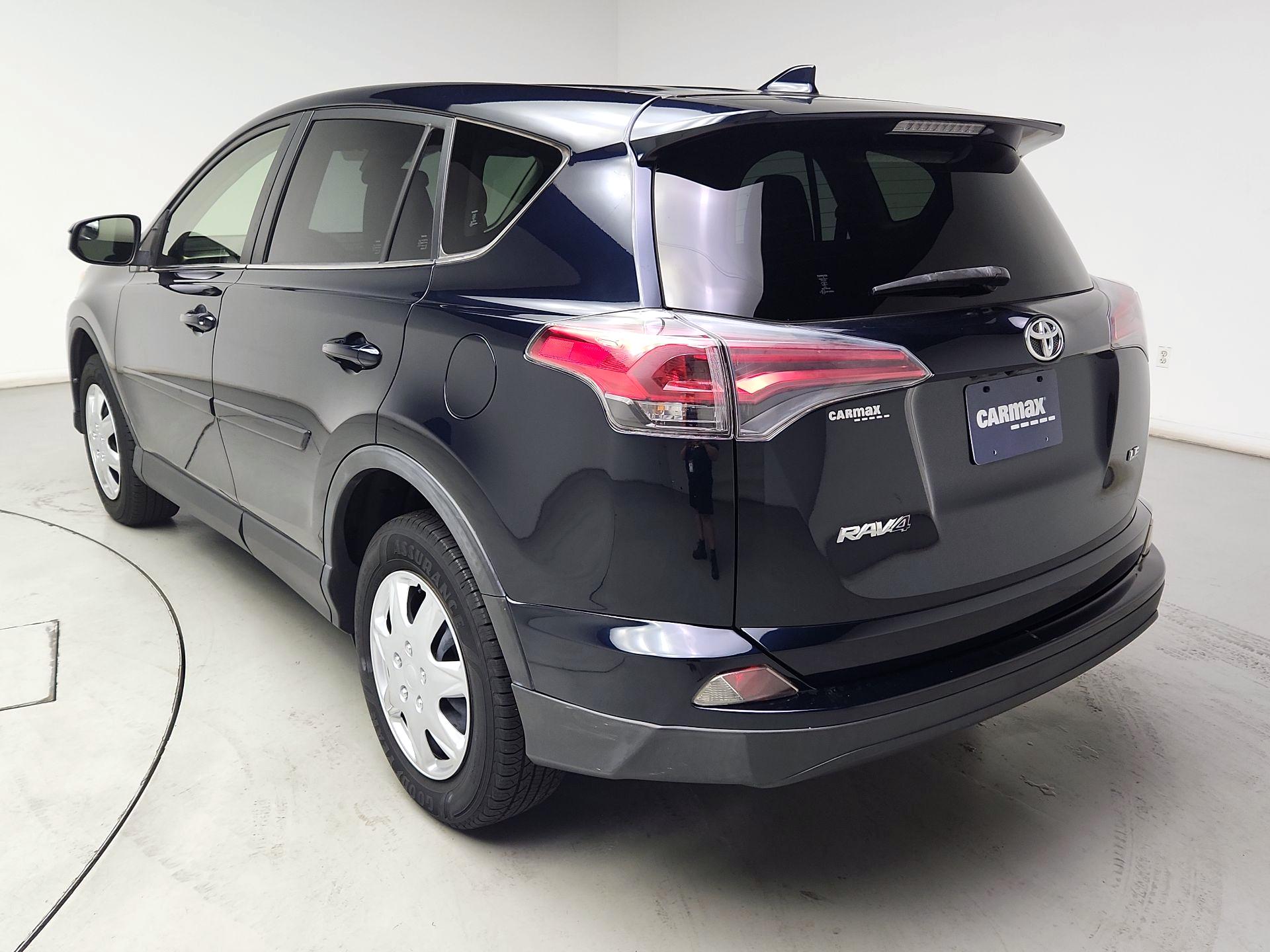 Thumbnail: 2017 Toyota RAV4 - 7