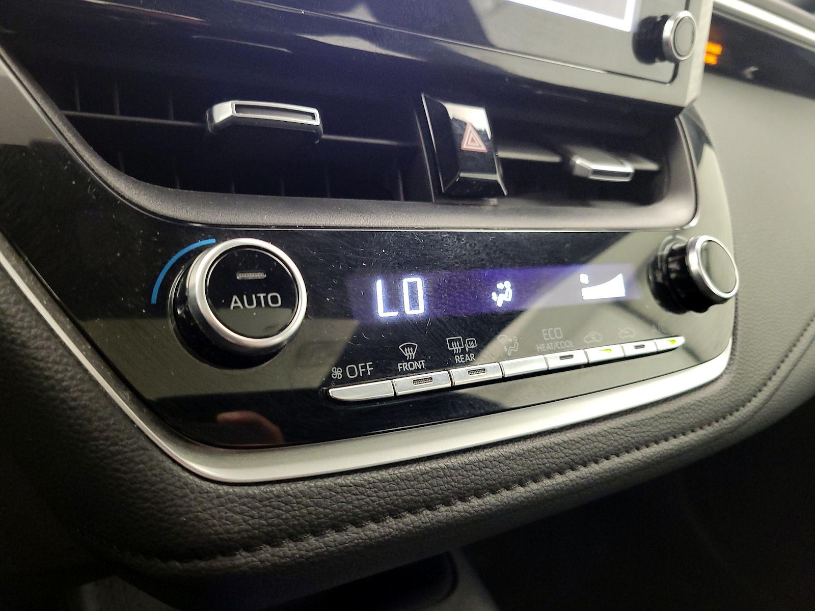 2020 Toyota Corolla SE - Photo 17