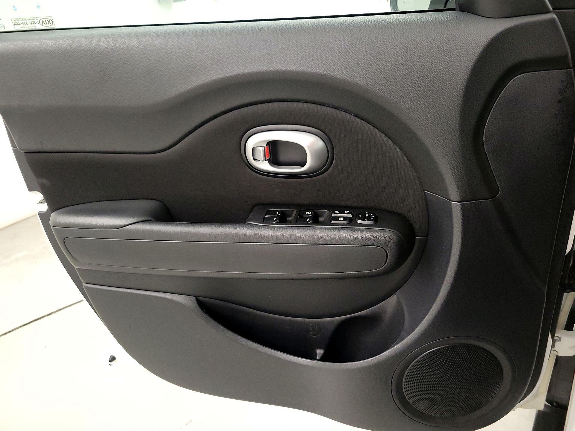 Thumbnail: 2016 Kia Soul - 12