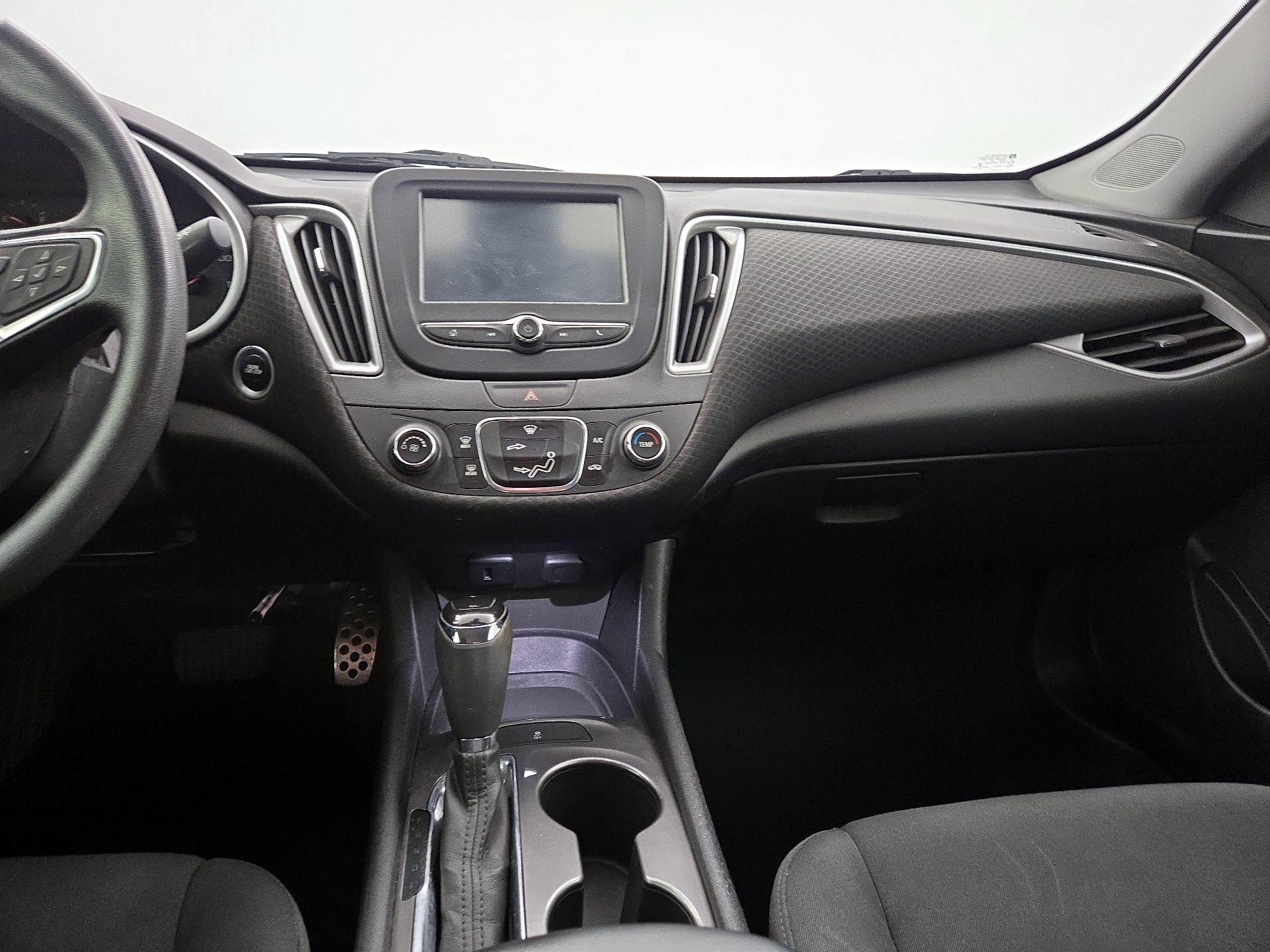 Thumbnail: 2016 Chevrolet Malibu - 9