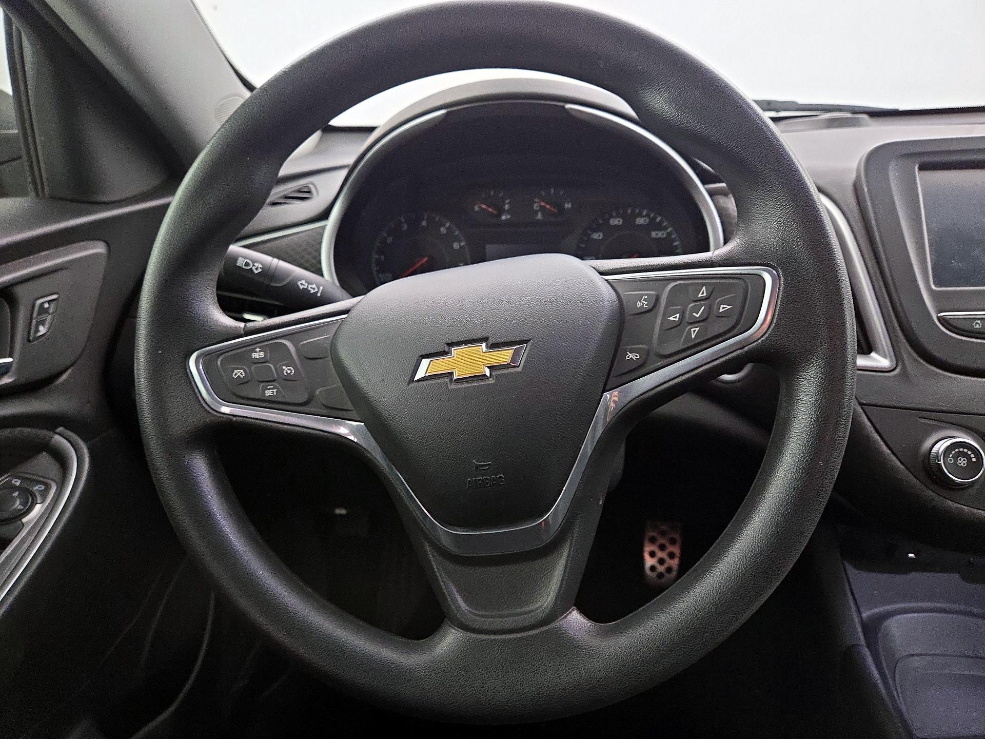 Thumbnail: 2016 Chevrolet Malibu - 10