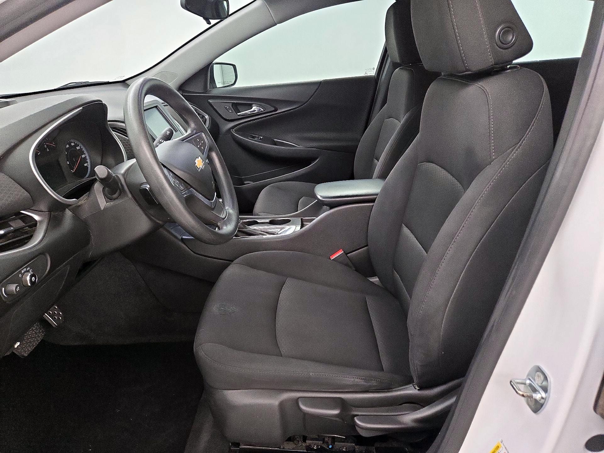 Thumbnail: 2016 Chevrolet Malibu - 11