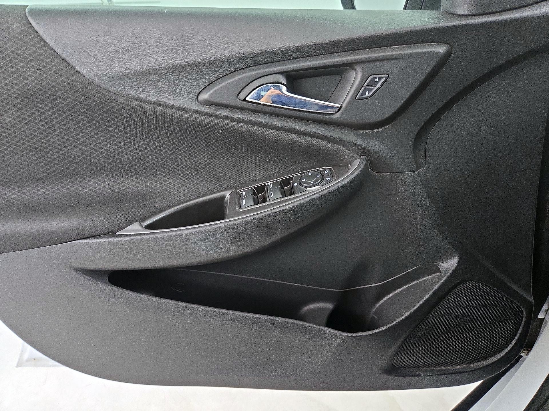 Thumbnail: 2016 Chevrolet Malibu - 12