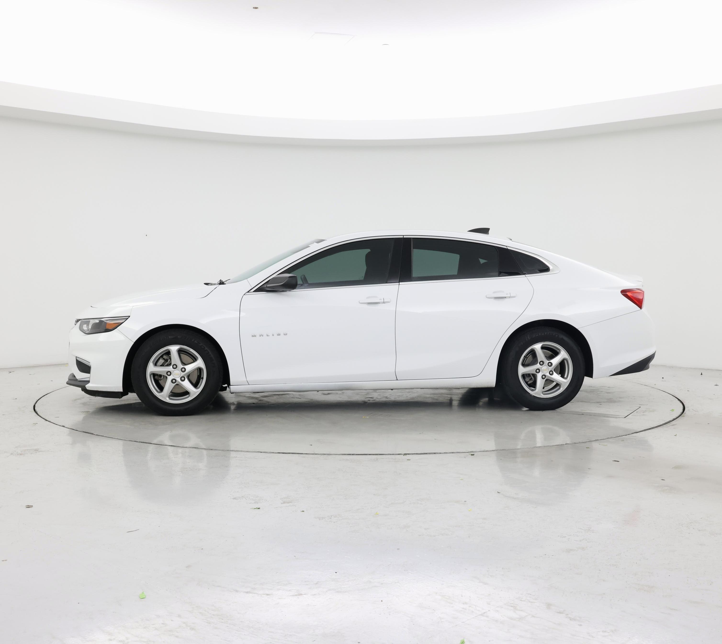 Thumbnail: 2016 Chevrolet Malibu - 3
