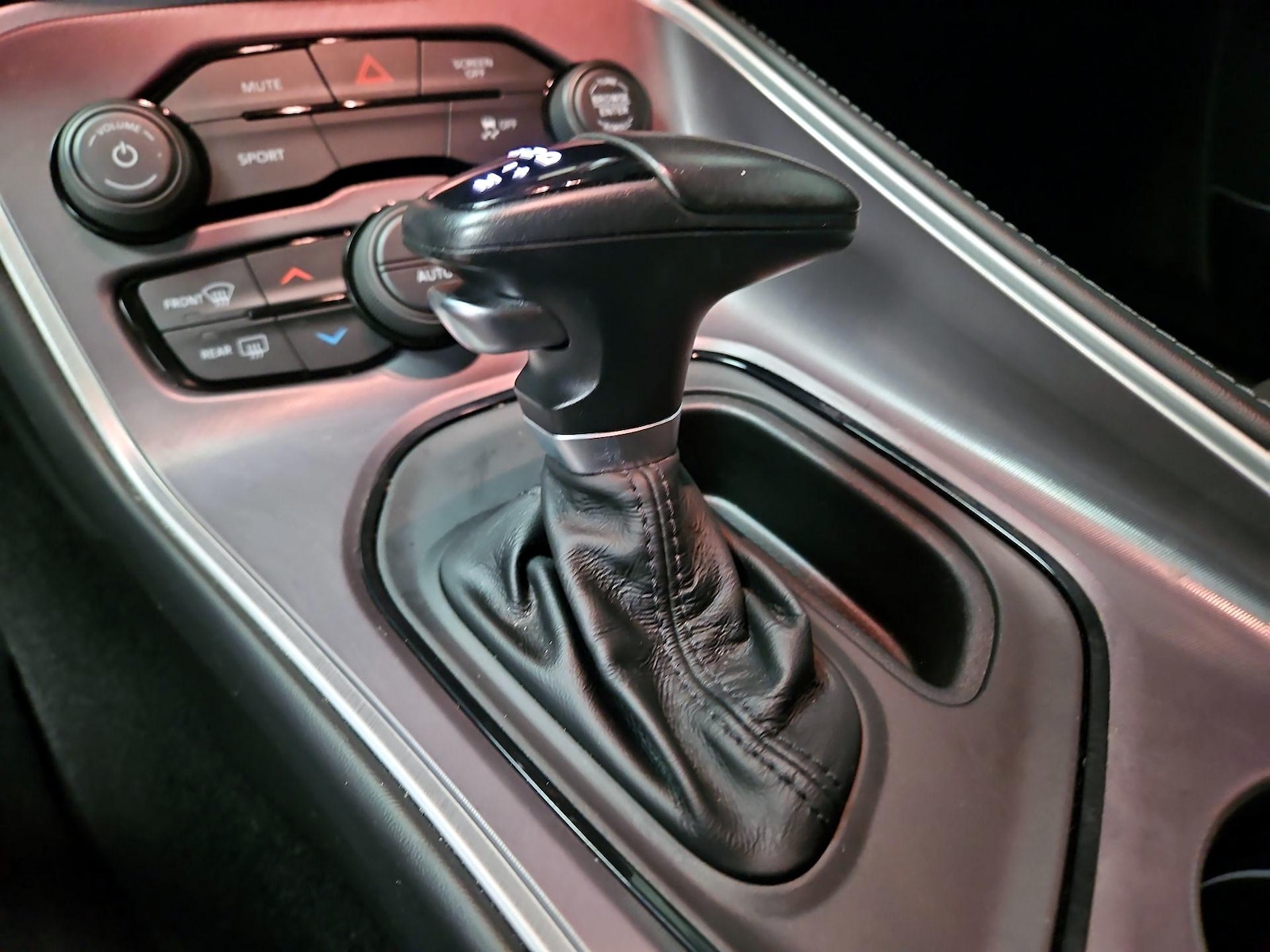 2022 Dodge Challenger SXT - Photo 18
