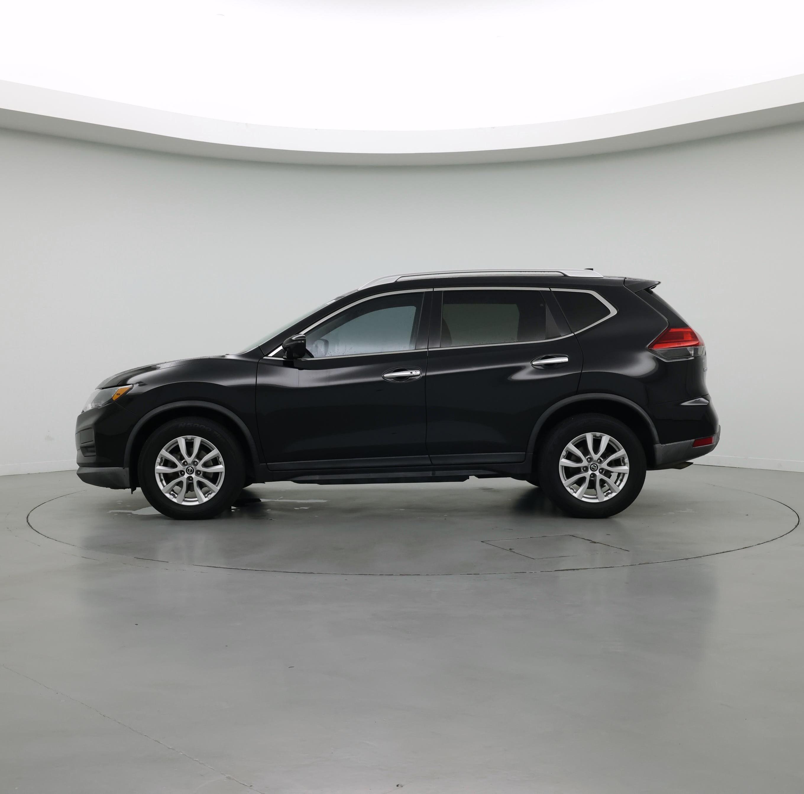 Thumbnail: 2017 Nissan Rogue - 3