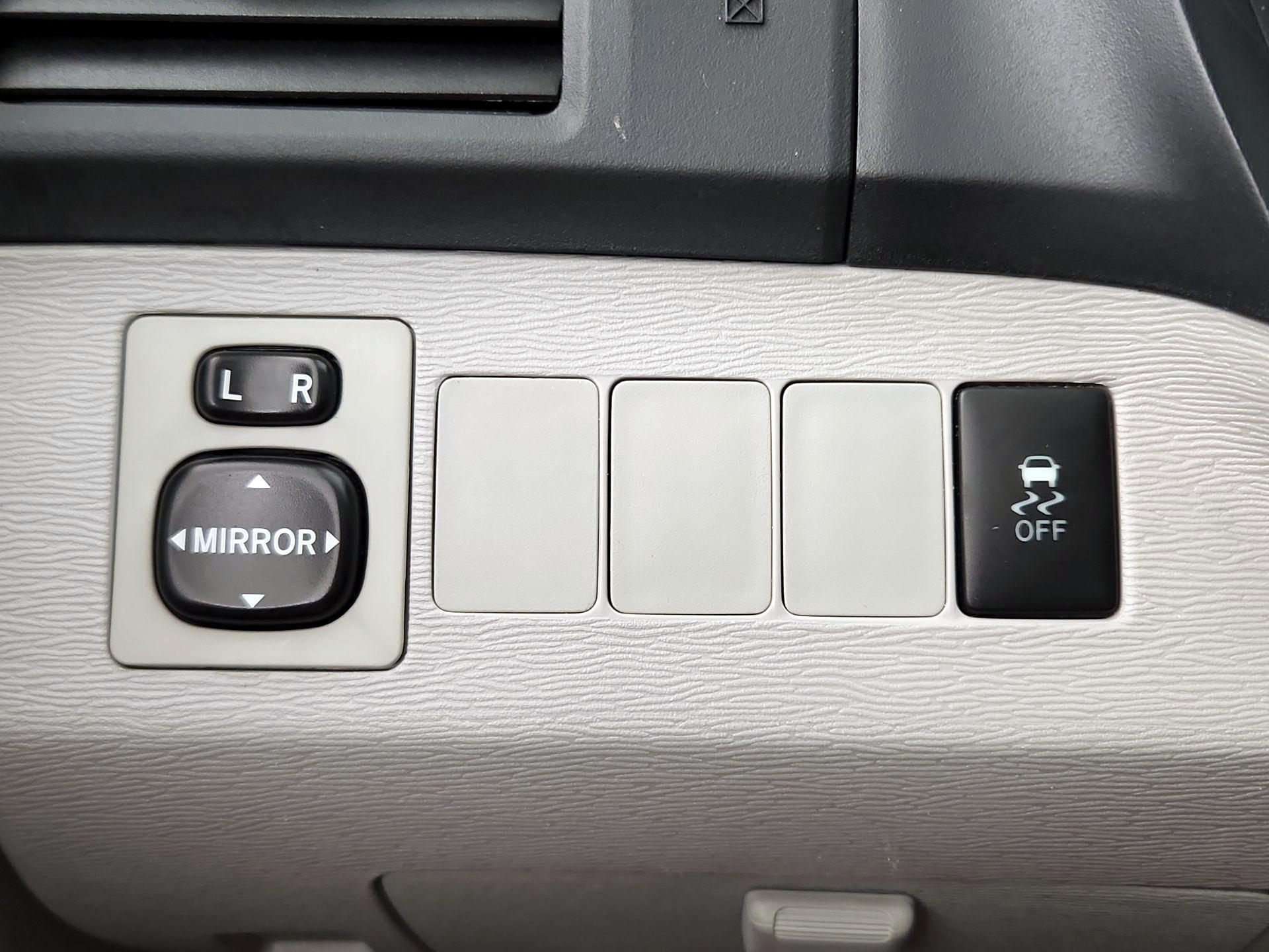 Thumbnail: 2015 Toyota Venza - 13