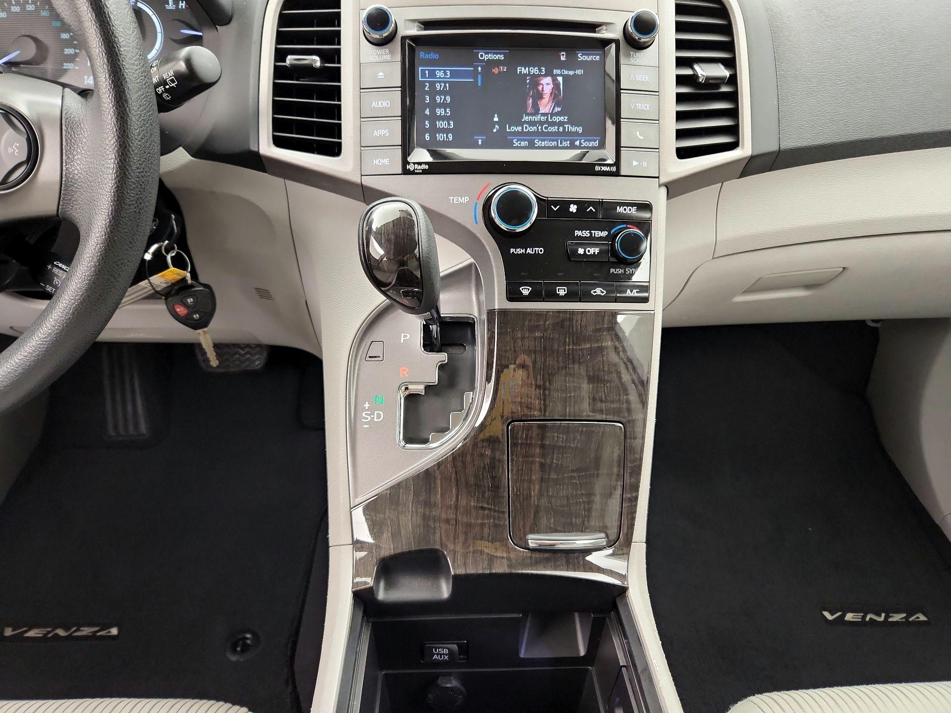 Thumbnail: 2015 Toyota Venza - 17