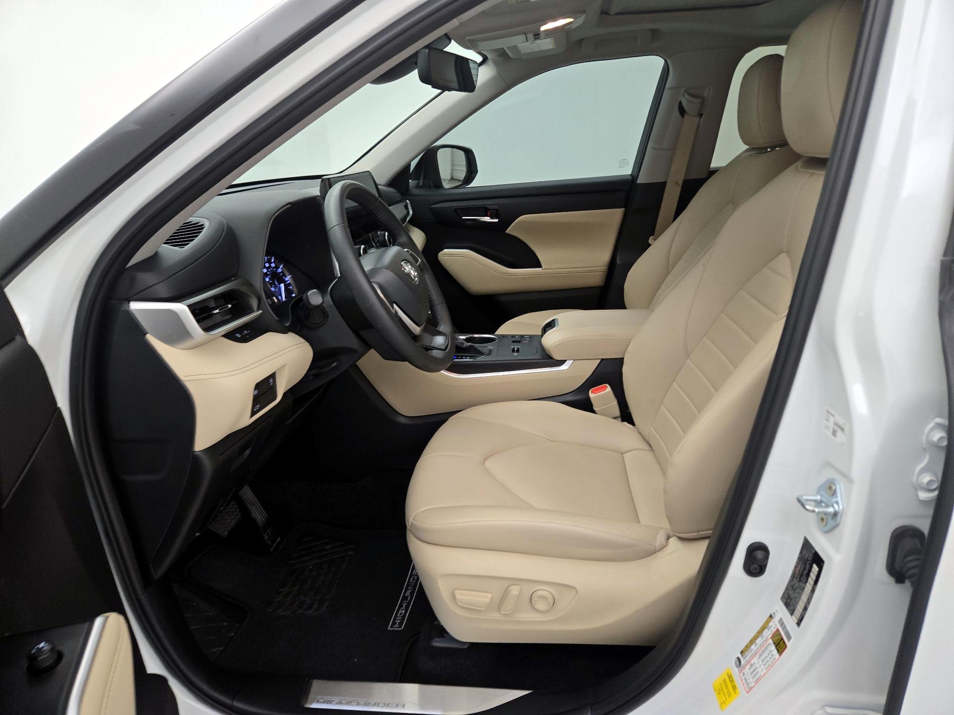Thumbnail: 2024 Toyota Highlander - 11