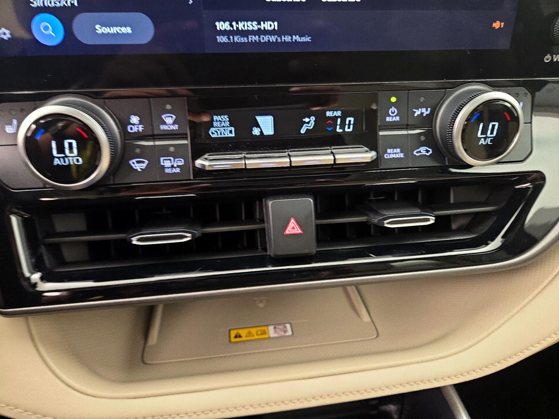 Thumbnail: 2024 Toyota Highlander - 16