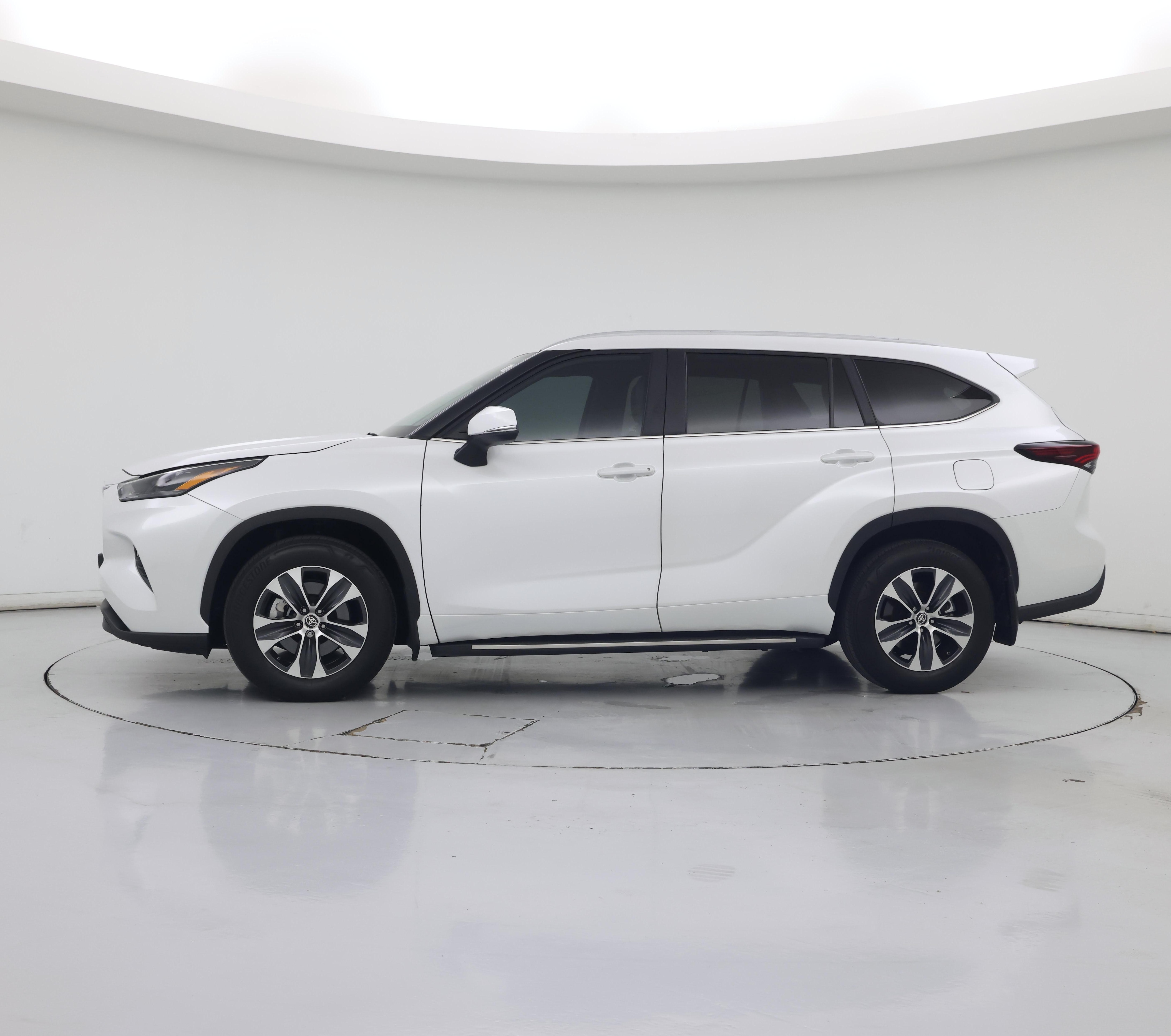 Thumbnail: 2024 Toyota Highlander - 3