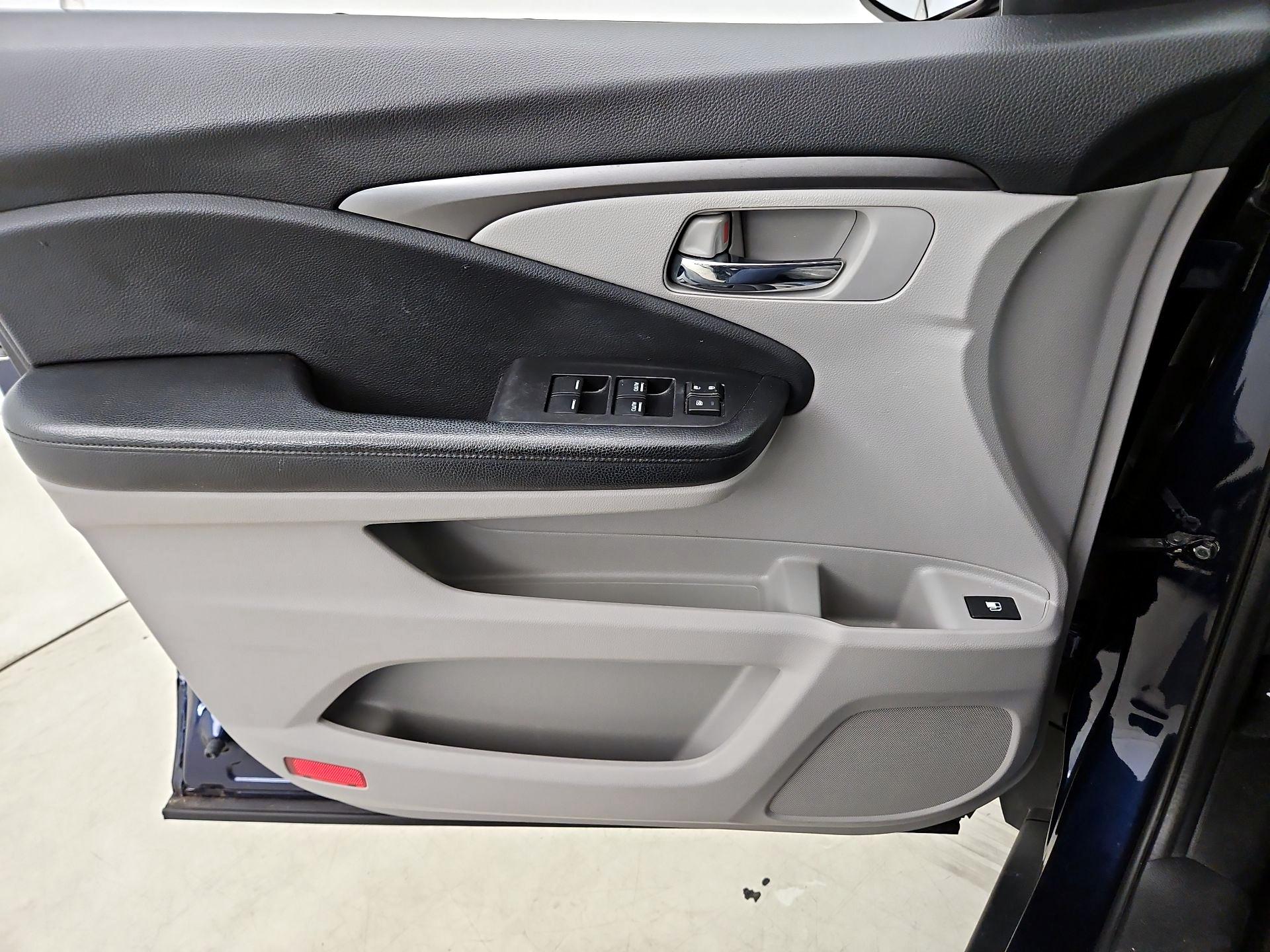 Thumbnail: 2019 Honda Pilot - 12