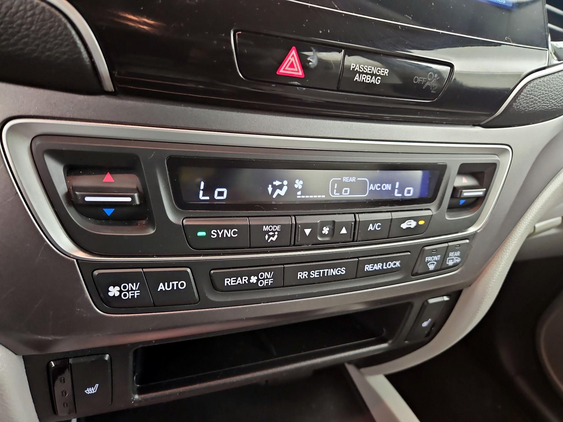 Thumbnail: 2019 Honda Pilot - 16