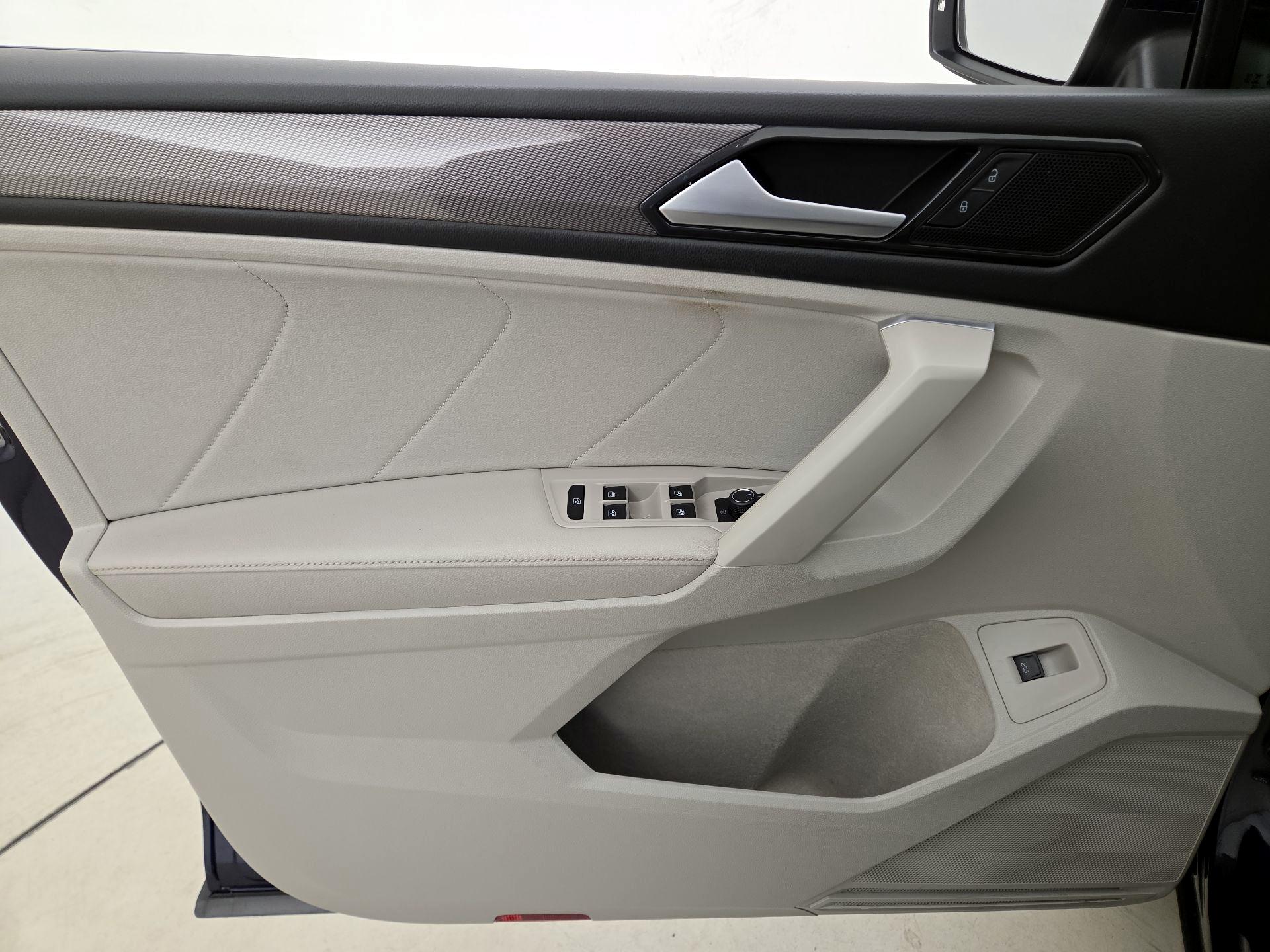 Thumbnail: 2023 Volkswagen Tiguan - 12