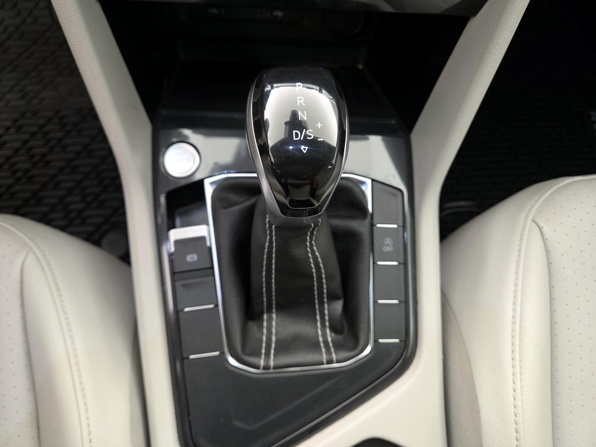 Thumbnail: 2023 Volkswagen Tiguan - 17
