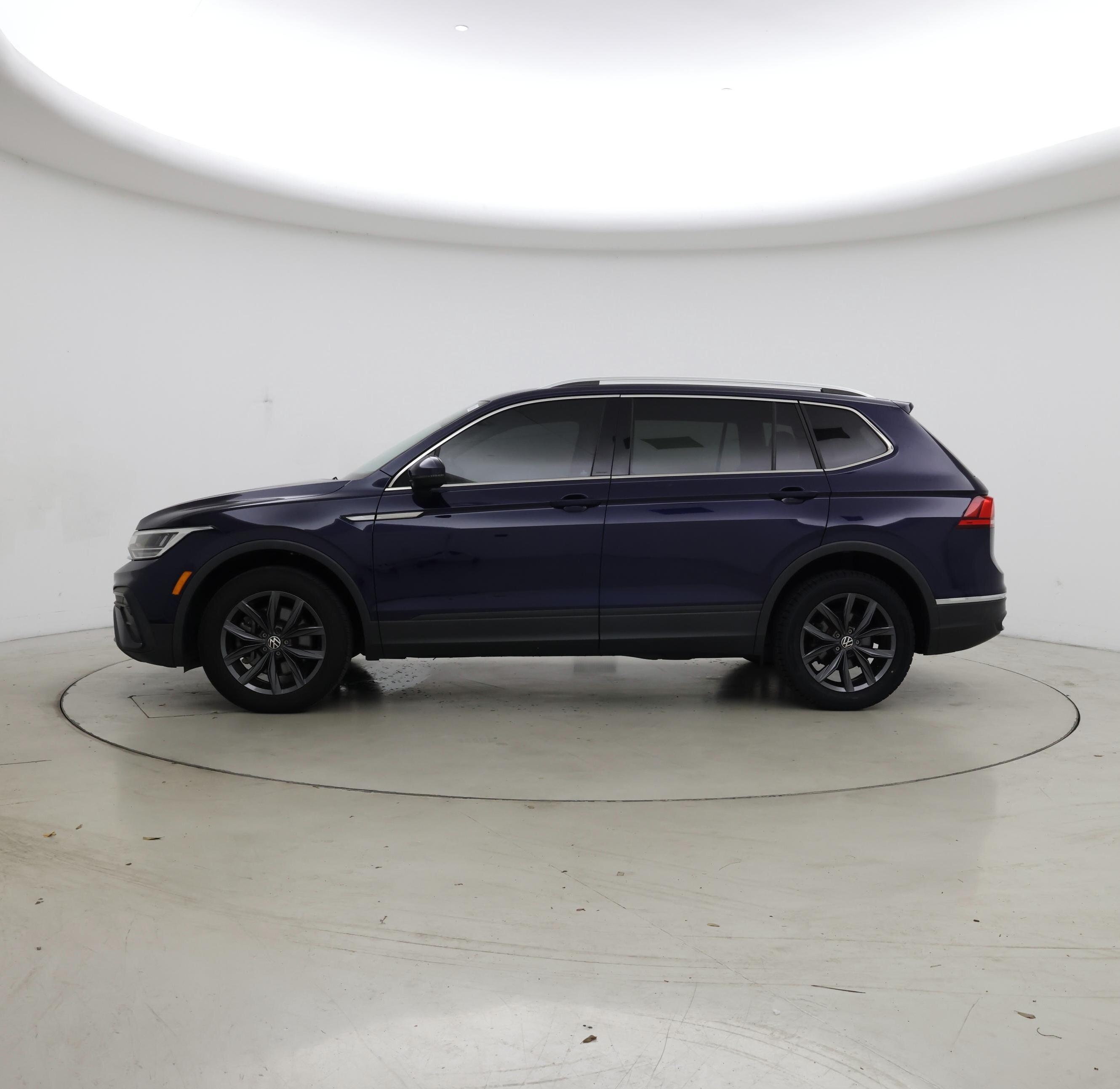 Thumbnail: 2023 Volkswagen Tiguan - 3